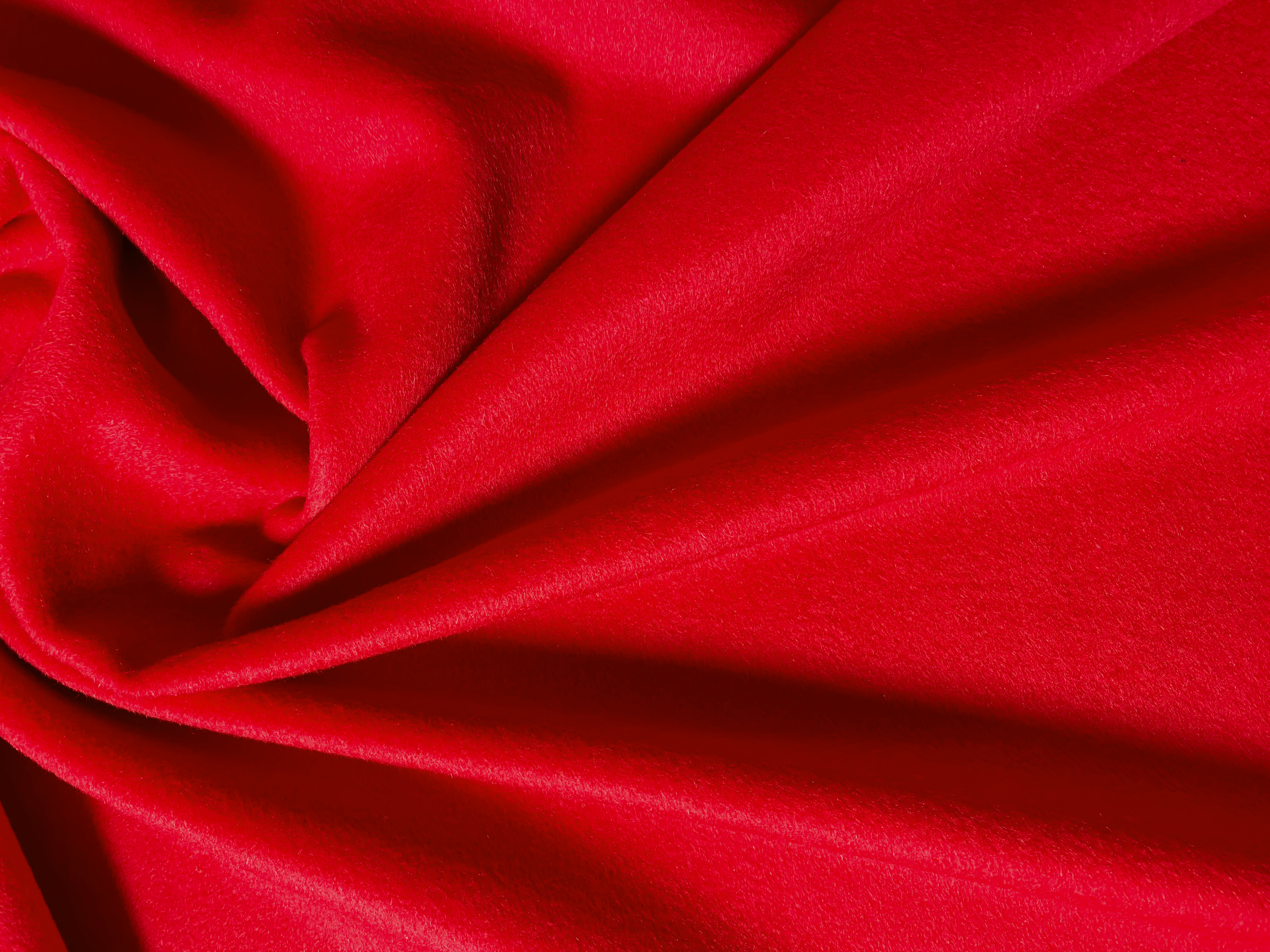 weichfallende Kaschmirmischung rot