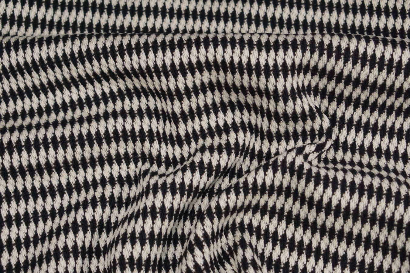 Doppelseitiger Schurwollmix kleine Rauten