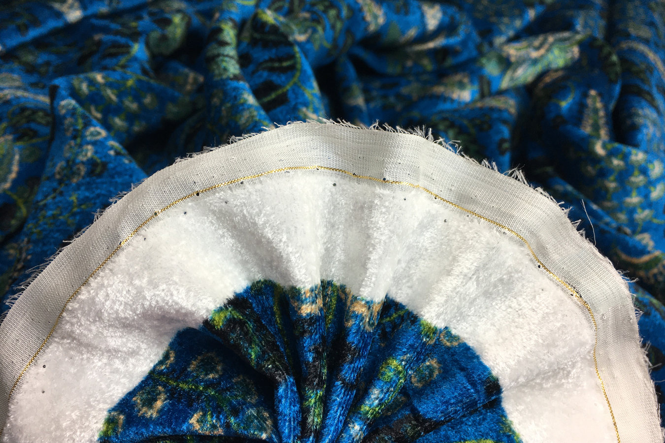 Seidensamt - persischer Blumendruck