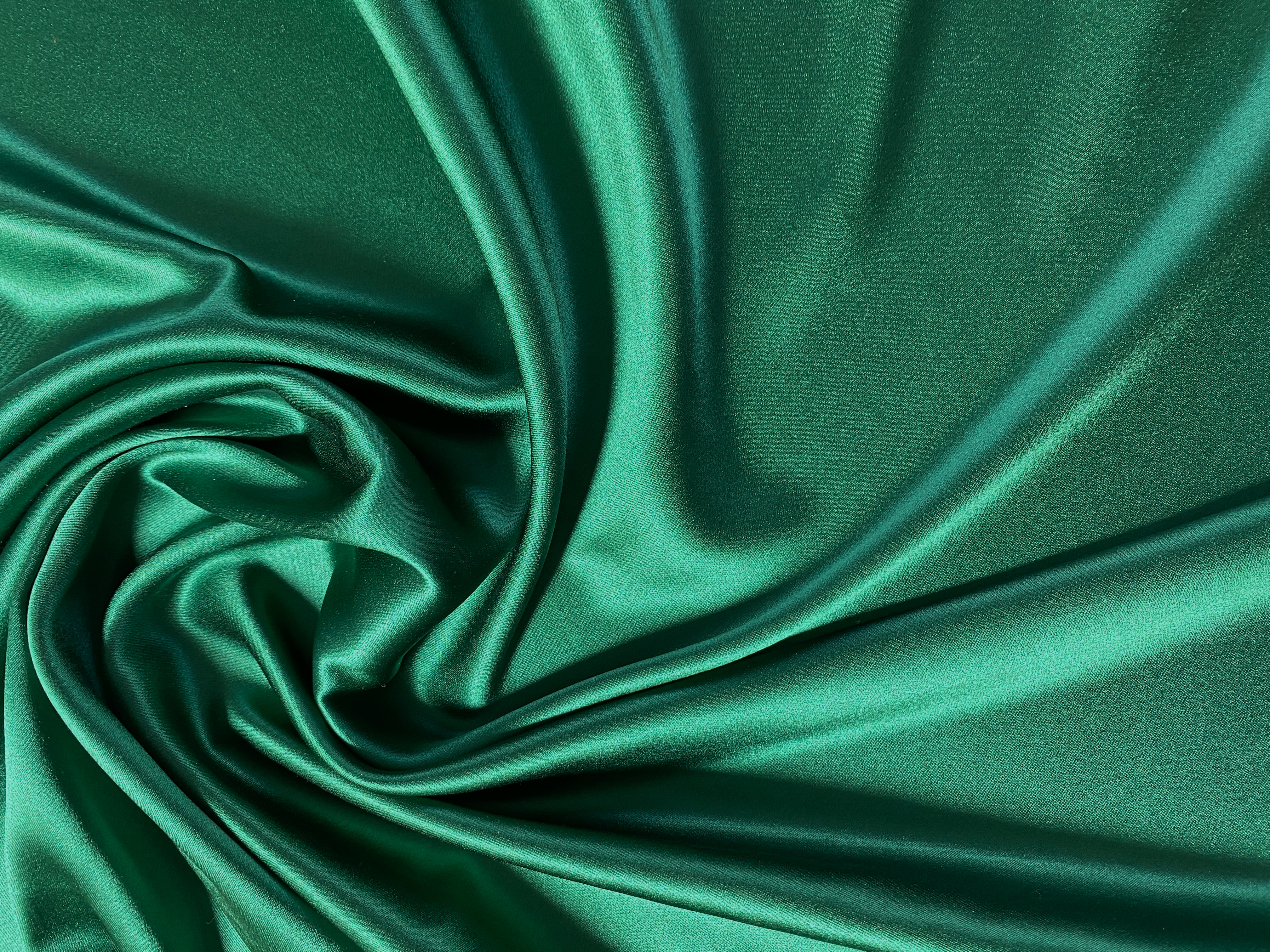 elastischer Satin smaragdgrün