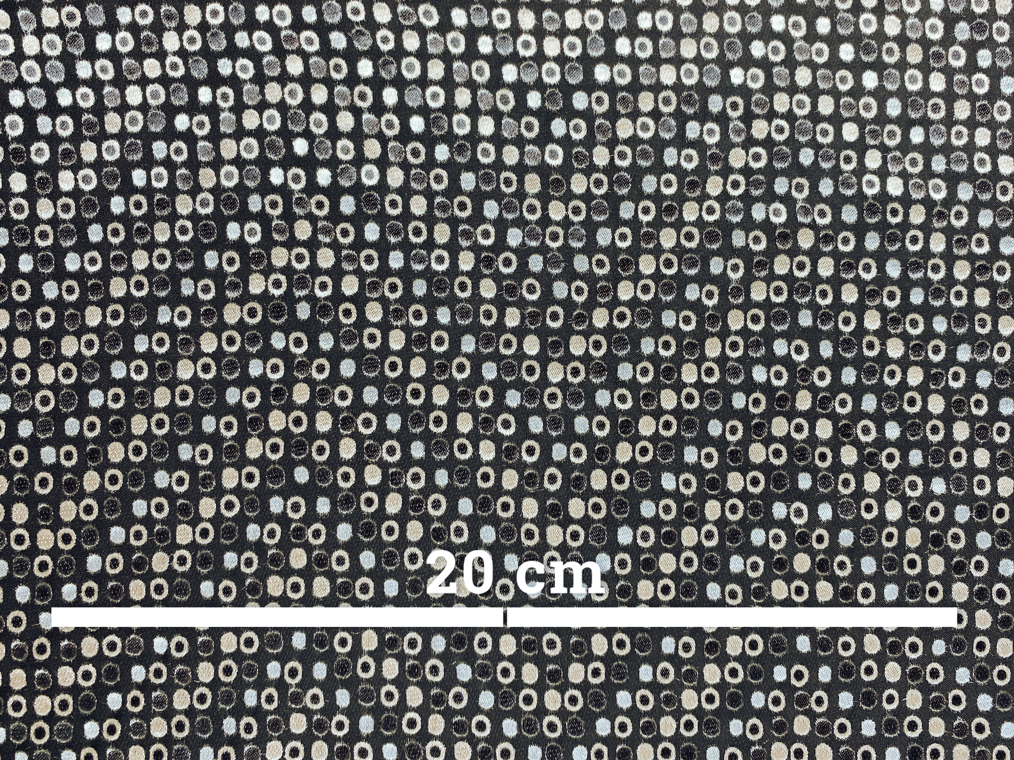 Seidenmischung mit Punktemuster