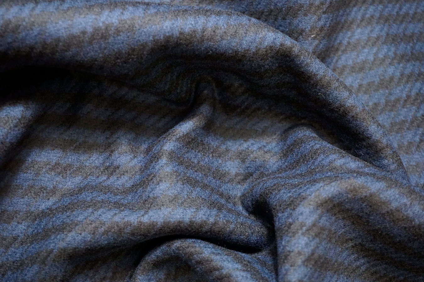 Mantelware blau mit schwarz