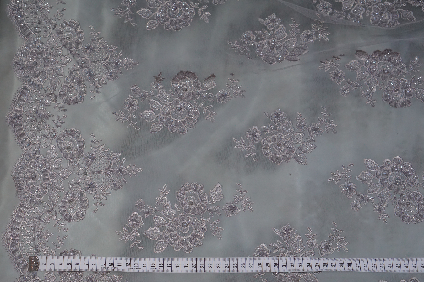 Bestickte Spitze - silber
