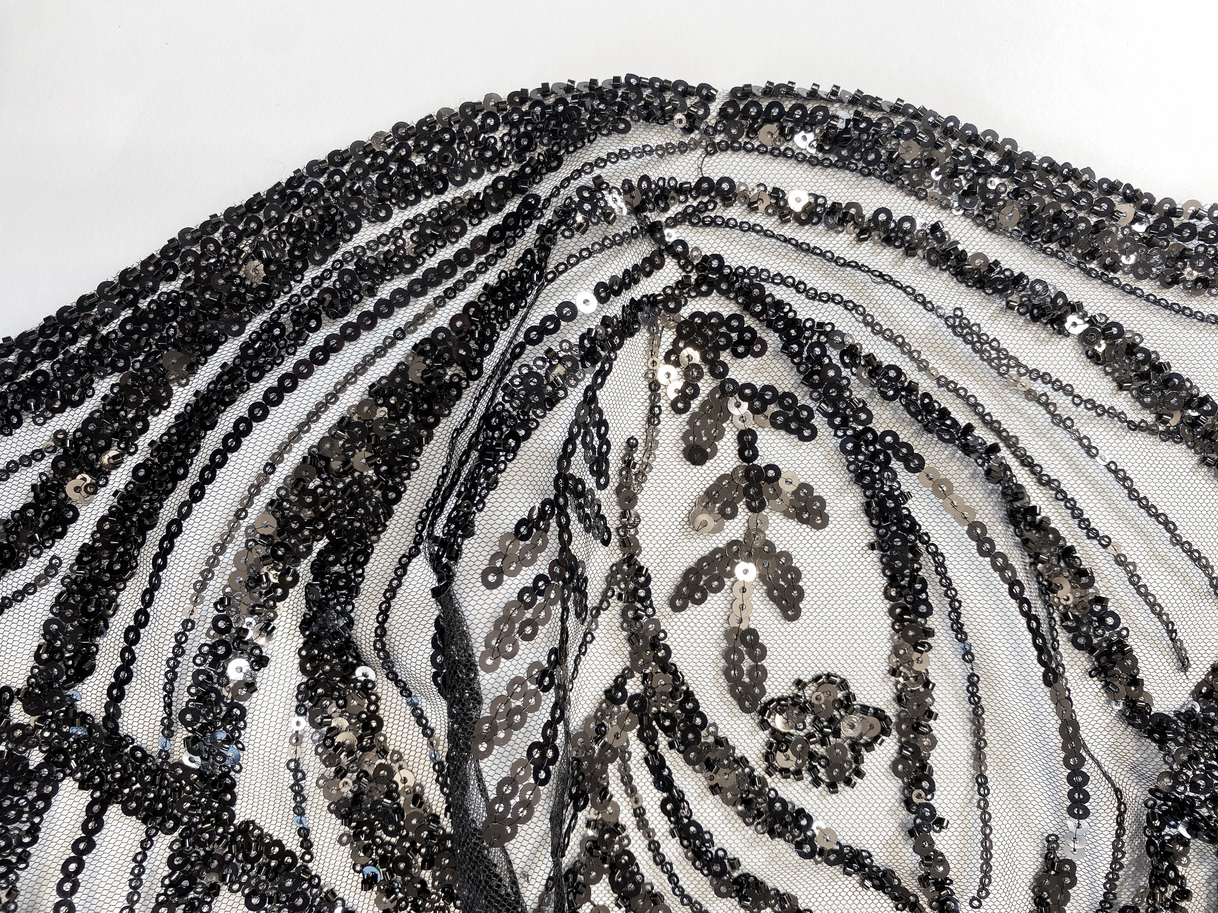 Pailettenstickerei auf Tüll - schwarz