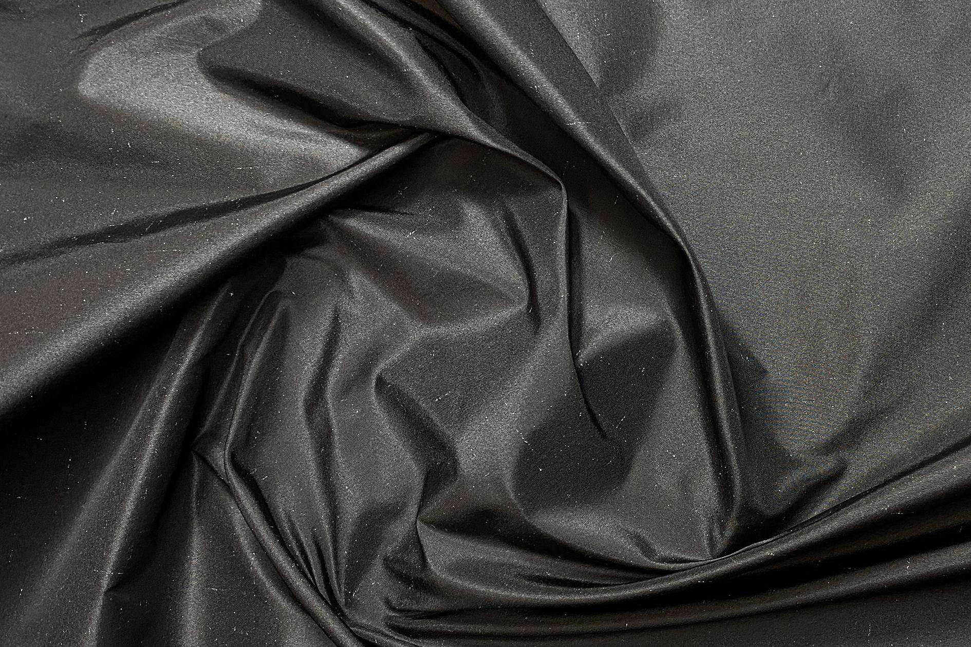 Taft mit dezentem Webmuster schwarz-weiß