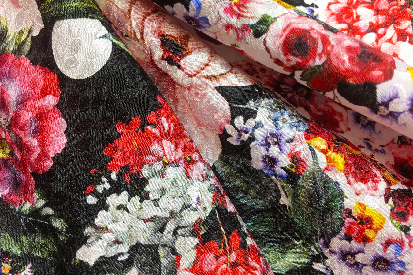 Seidenjacquard - Blumenbouquets