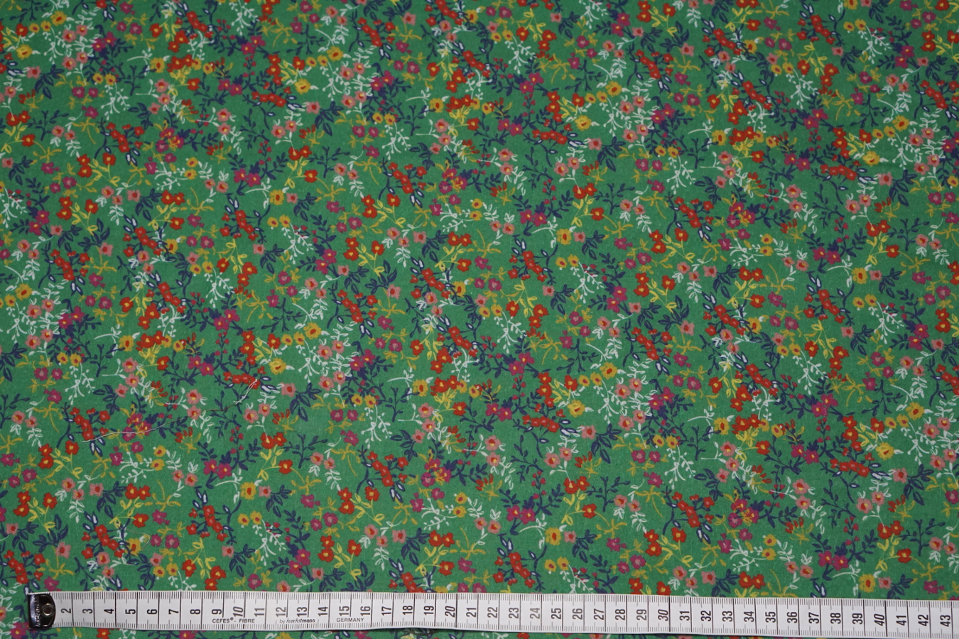 Feine Baumwolle - Streublumen auf grün