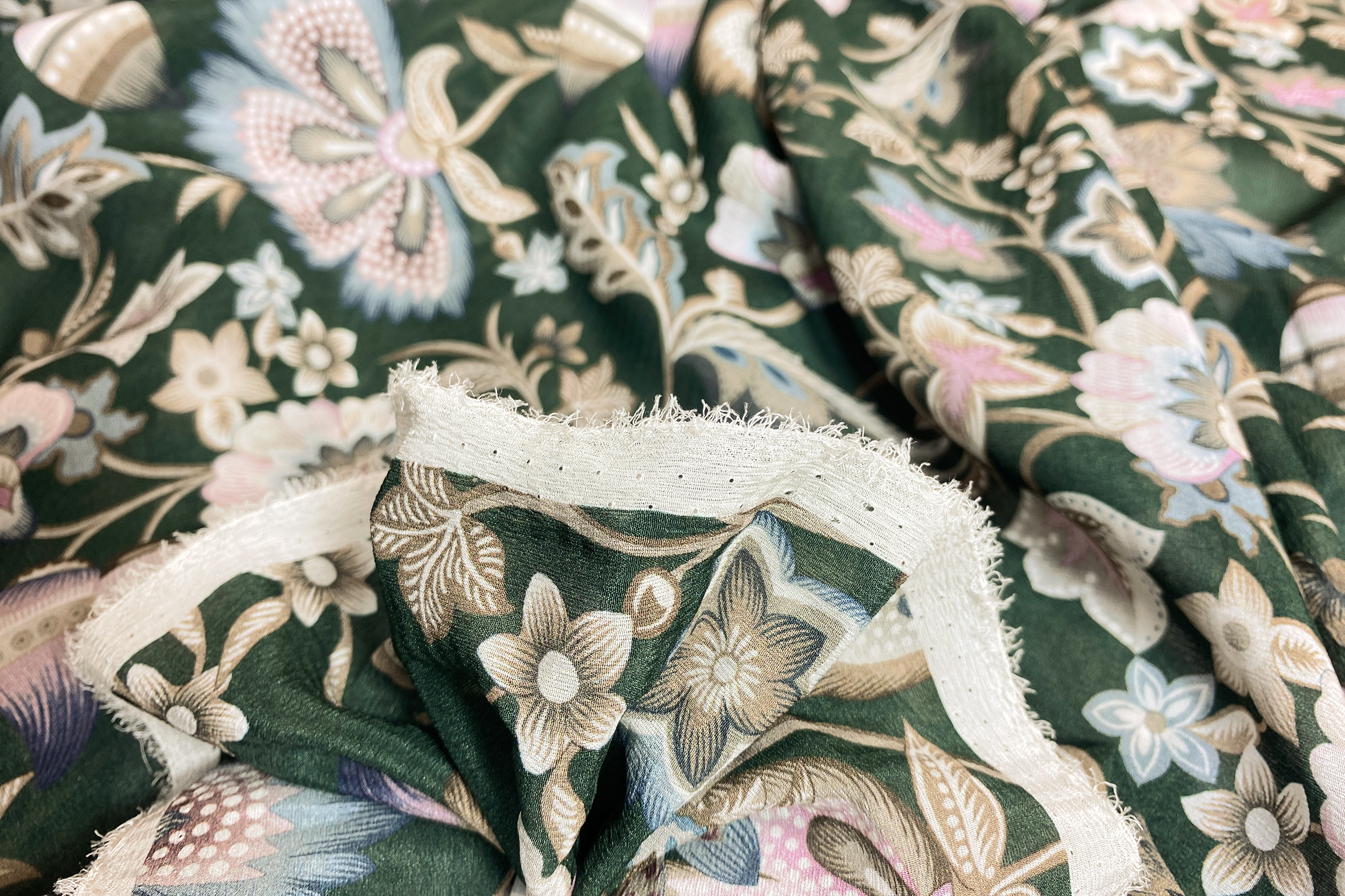 Georgette grün-bunt