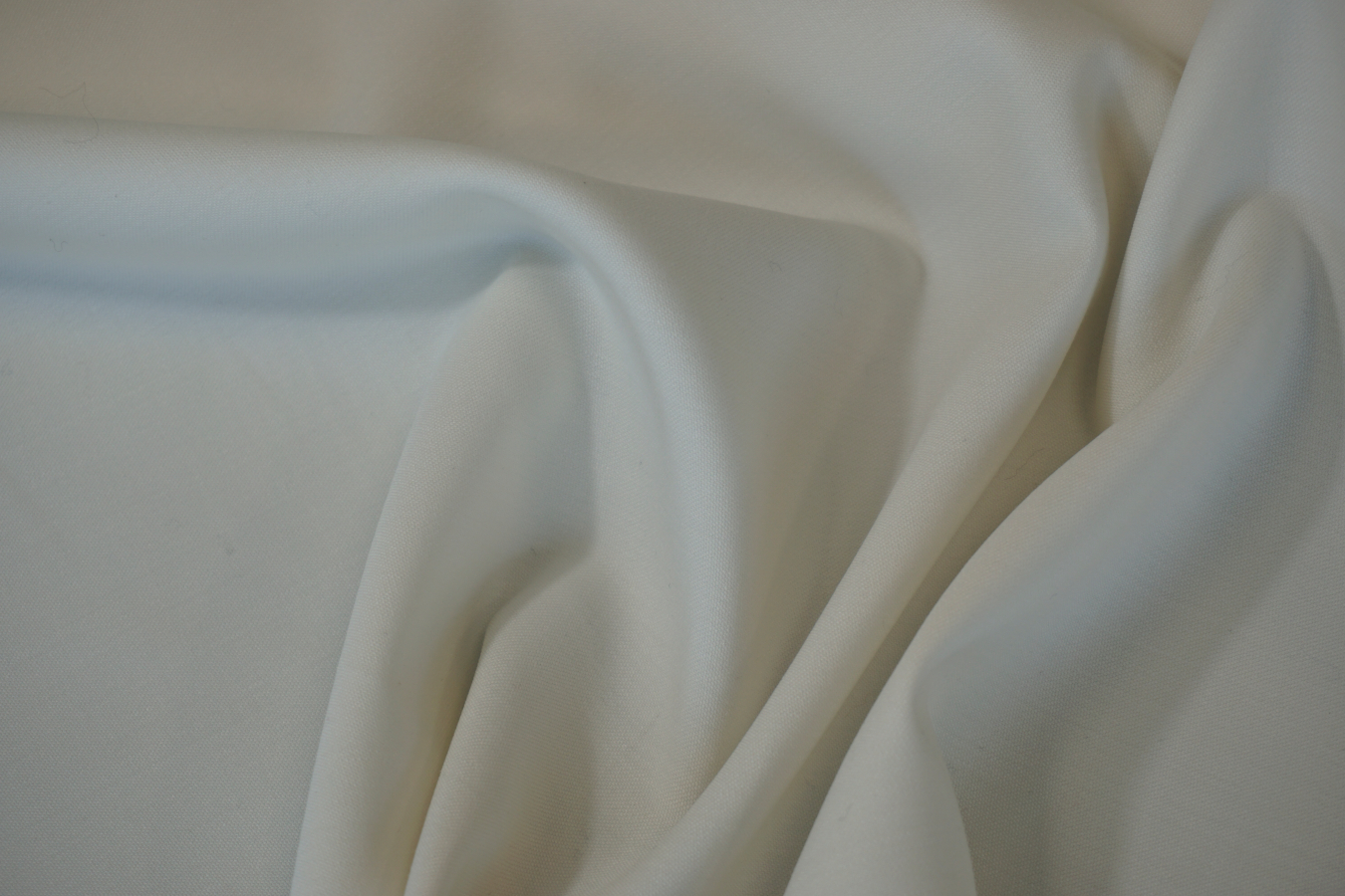 Satinierter Schurwollstretch - ecru