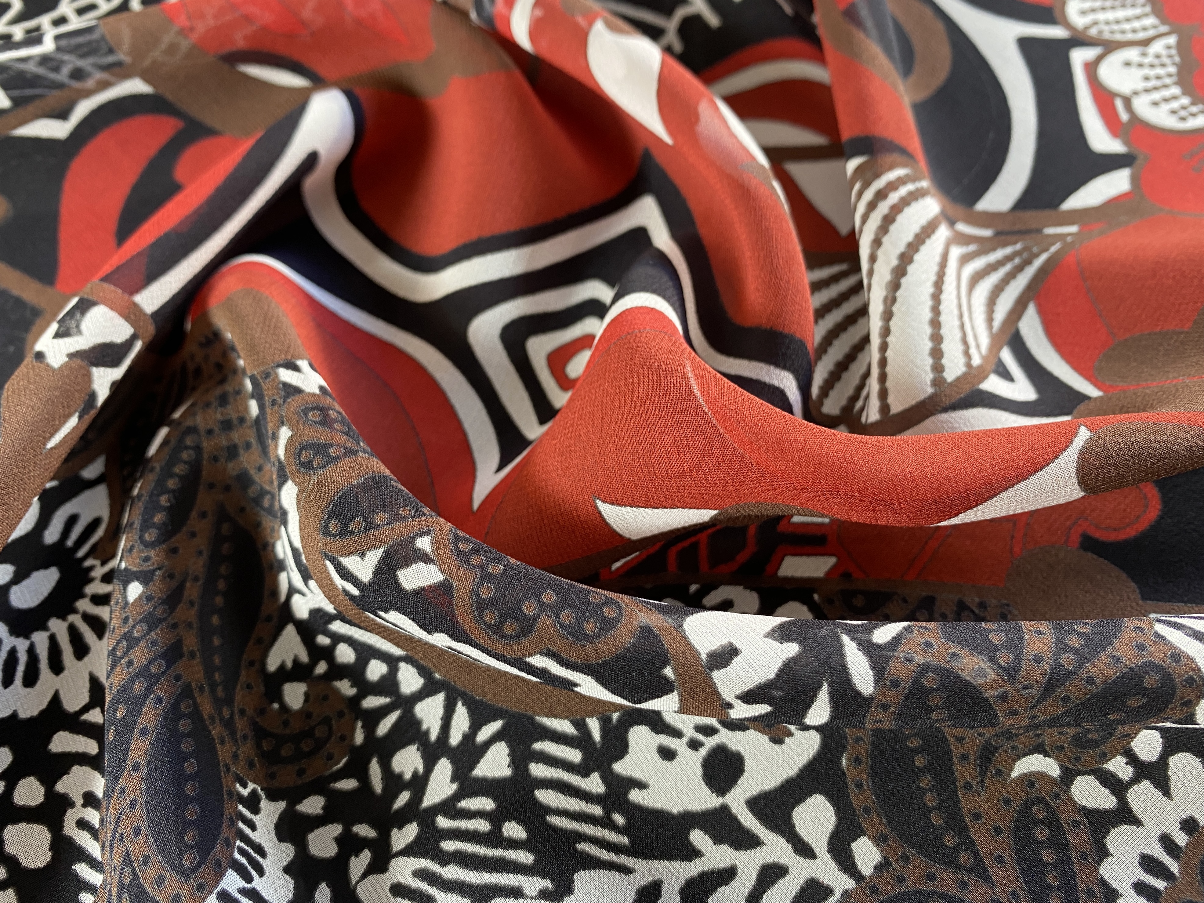 Chiffon - bunt auf schwarz