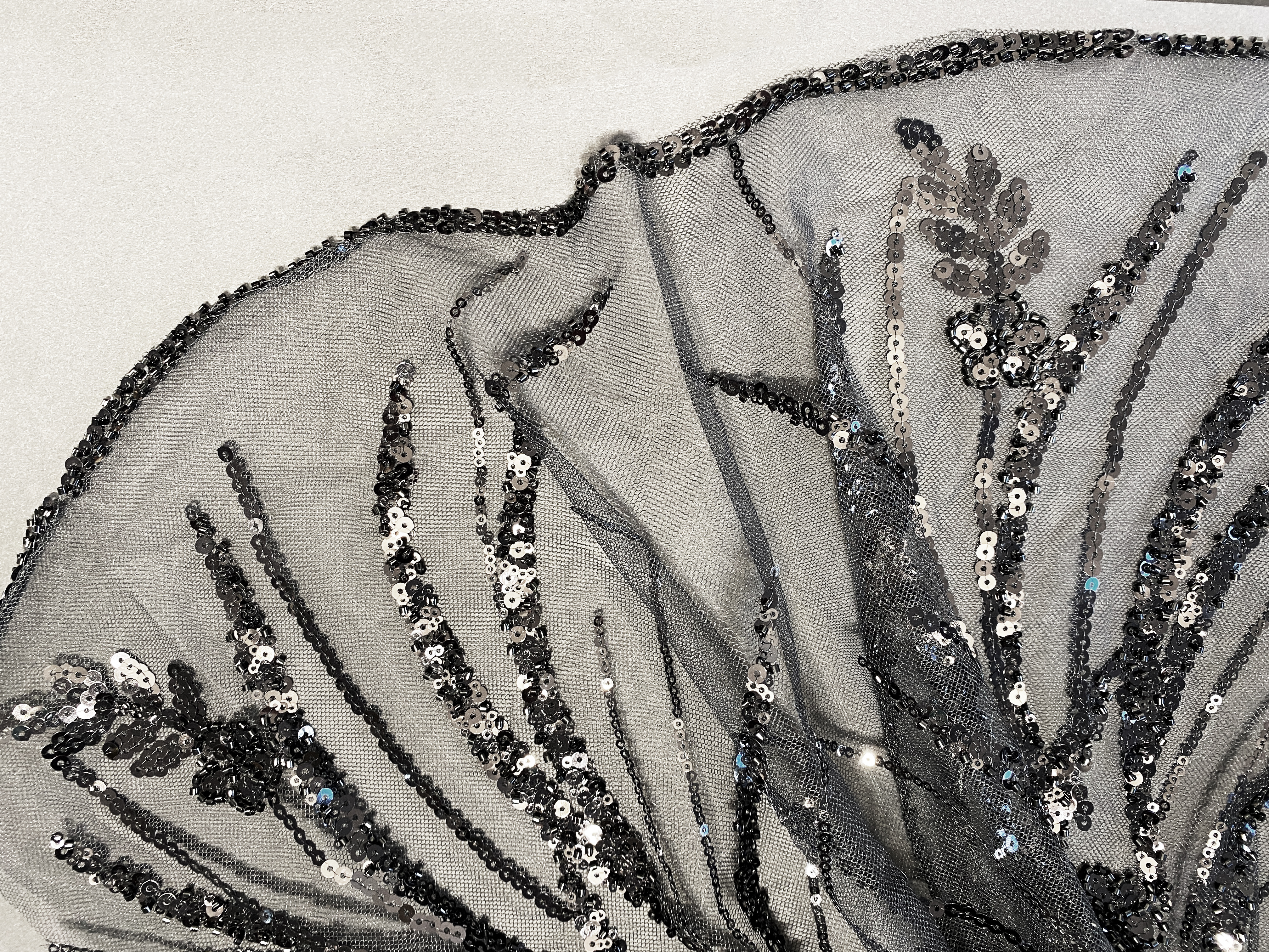 Pailettenstickerei auf Tüll - schwarz