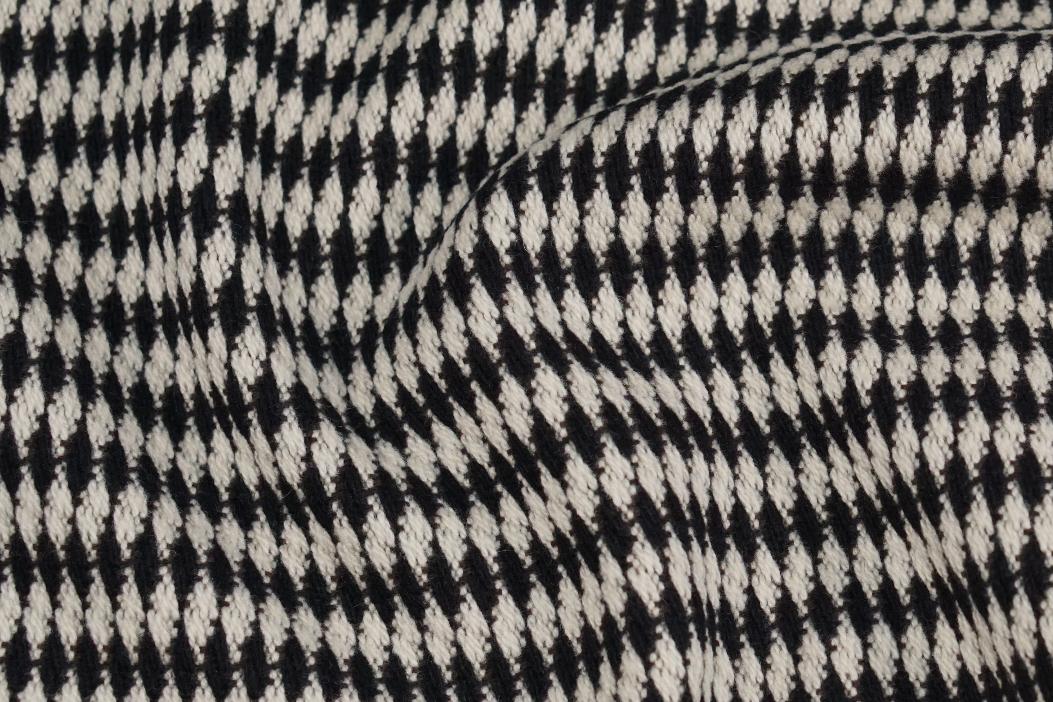 Doppelseitiger Schurwollmix kleine Rauten