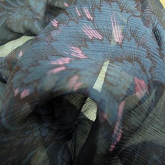 Chiffon, blaues Floralmotiv