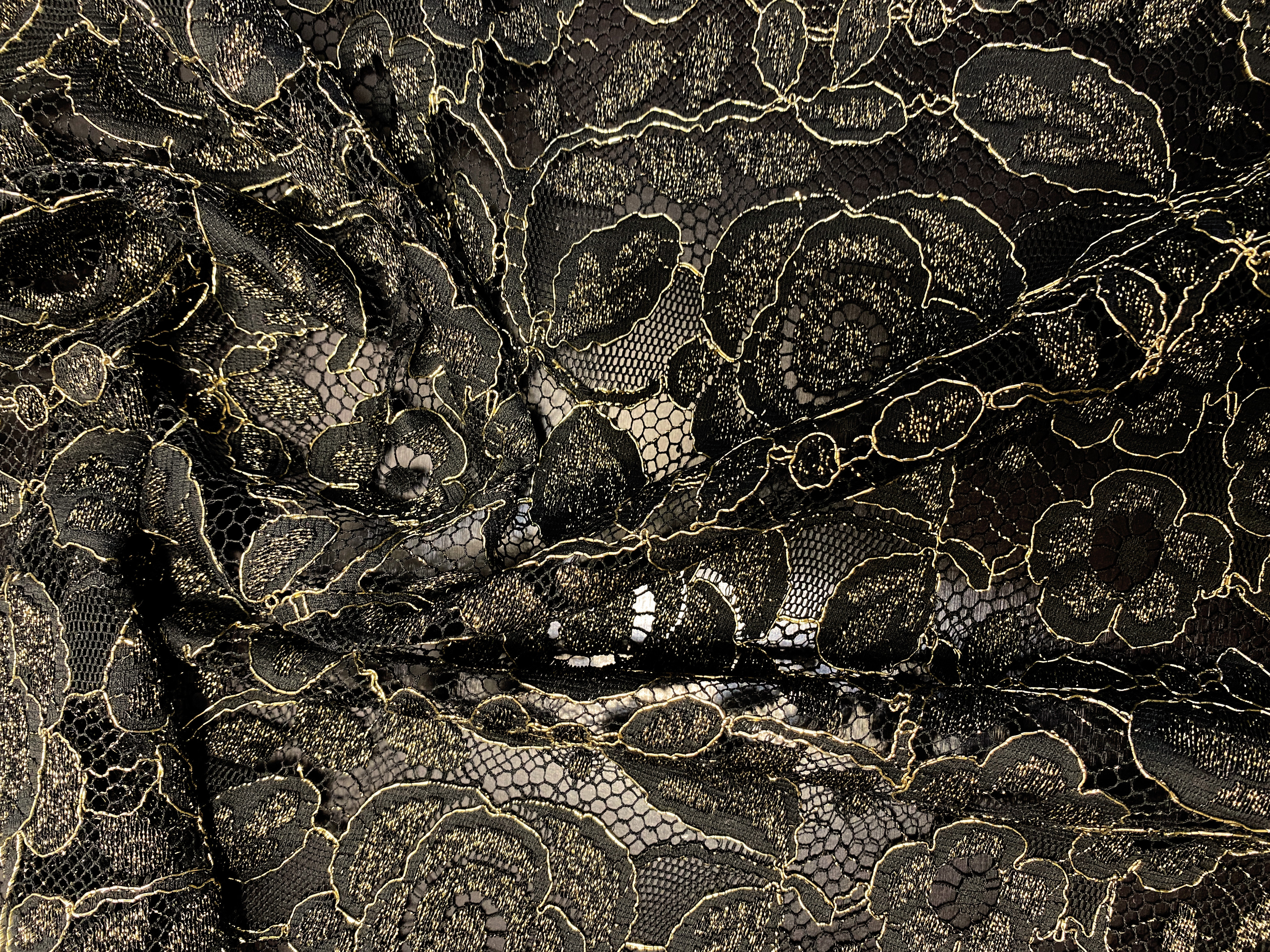 schwarz-goldene Blumenspitze