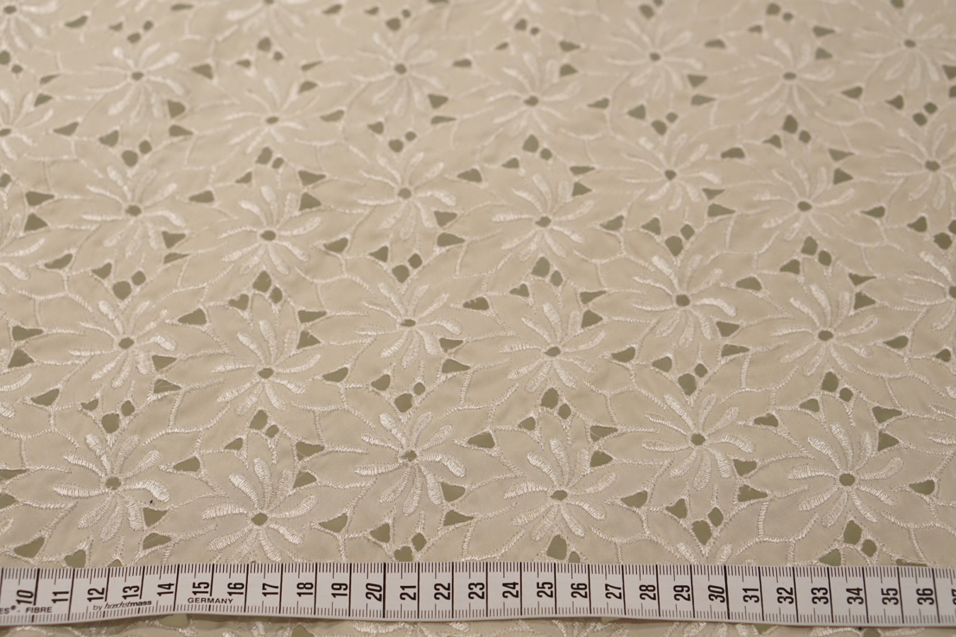 Madeirastickerei - elfenbein