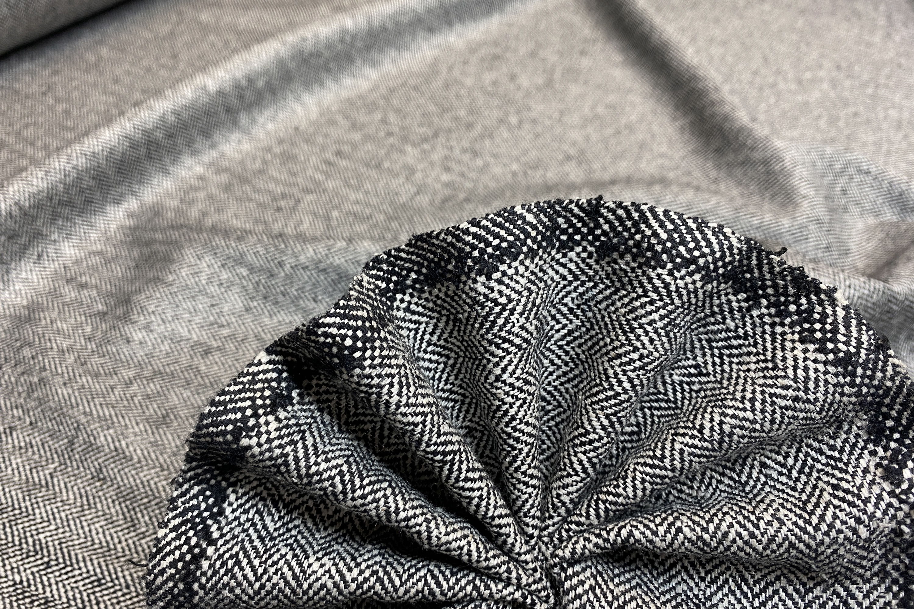 Seide-Wolle Mischung weiß-grau