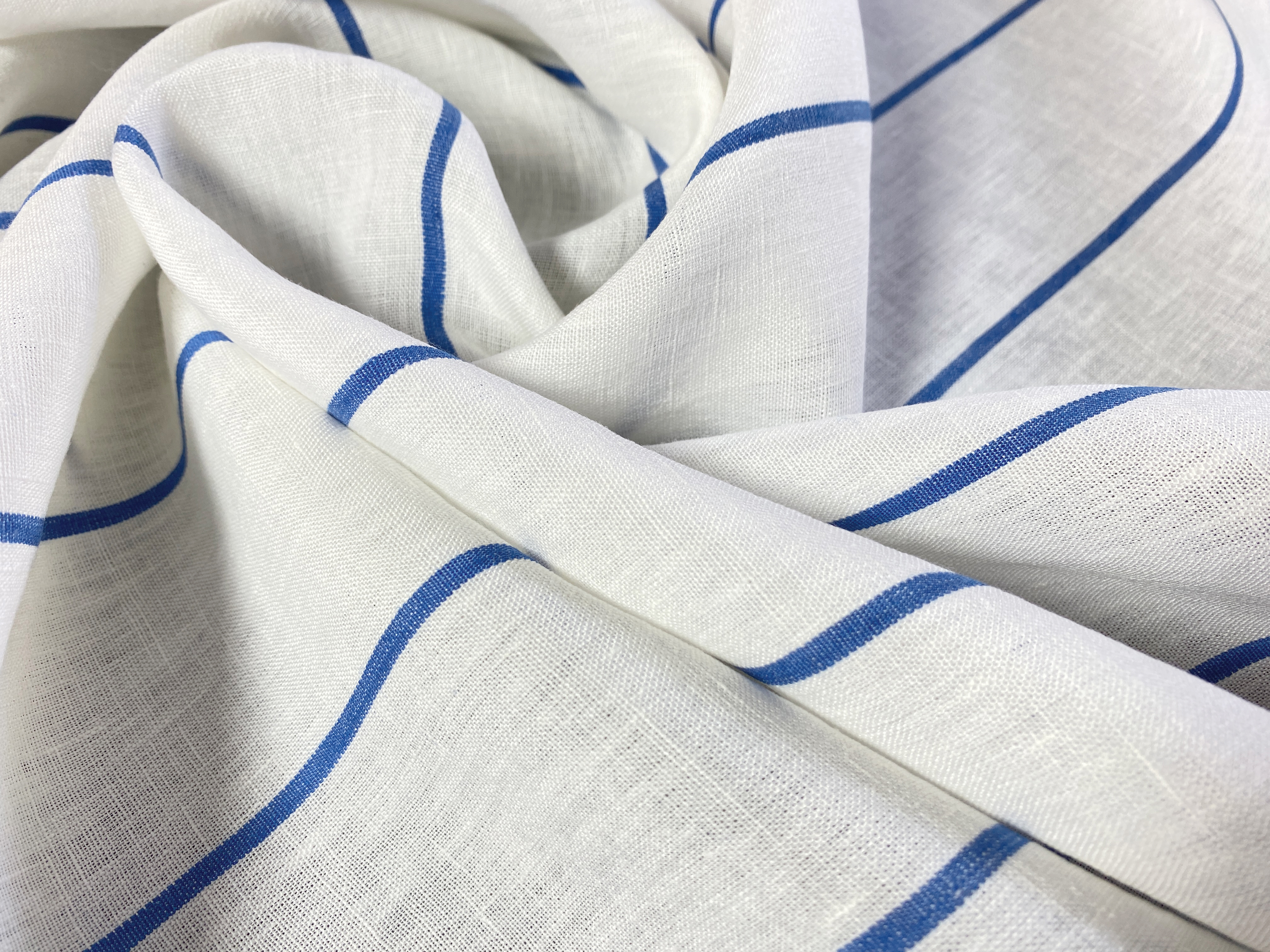 Leinen mit blauen Webstreifen