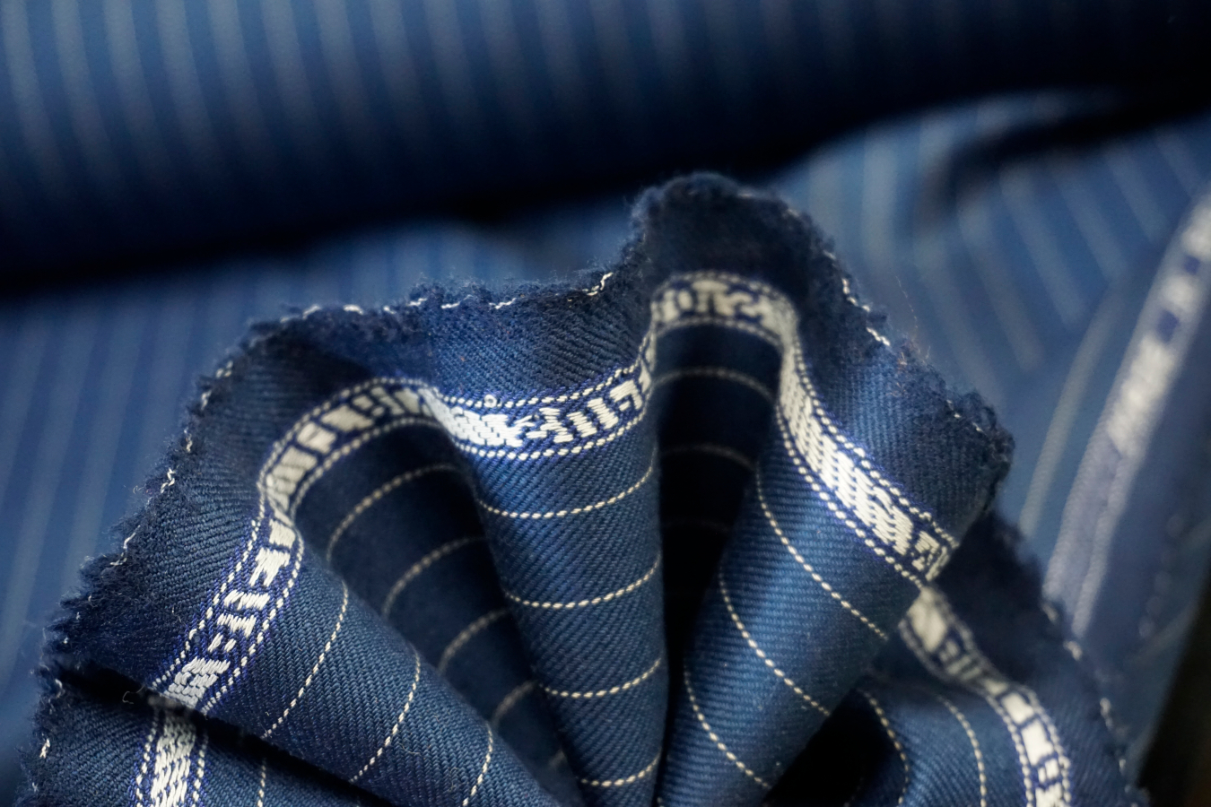 Schurwolle - Nadelstreifen, tintenblau