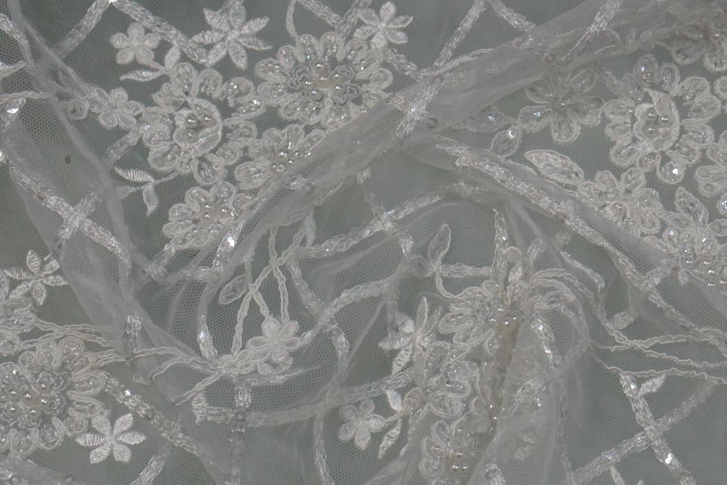 Bestickte Spitze - ecru