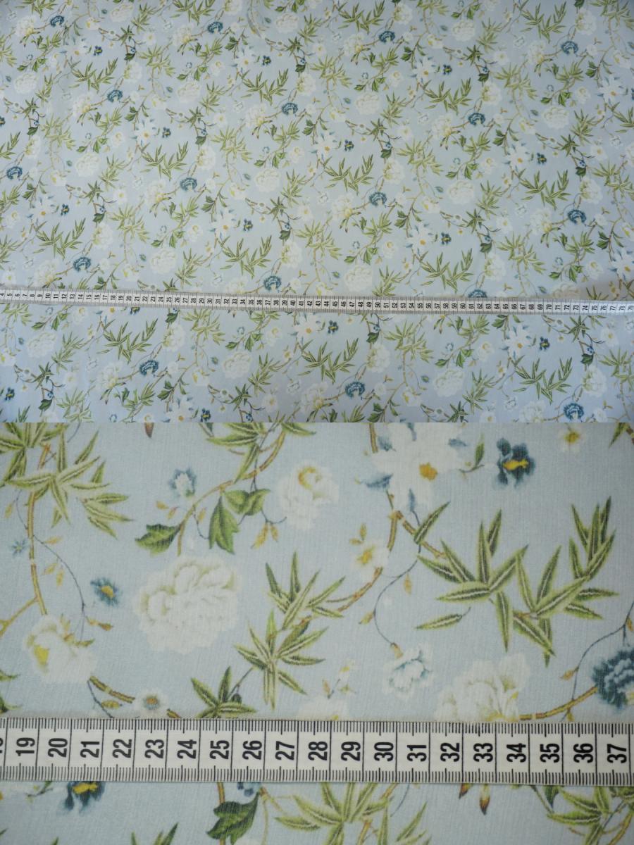 Seidenchiffon - Blumen auf hellblau