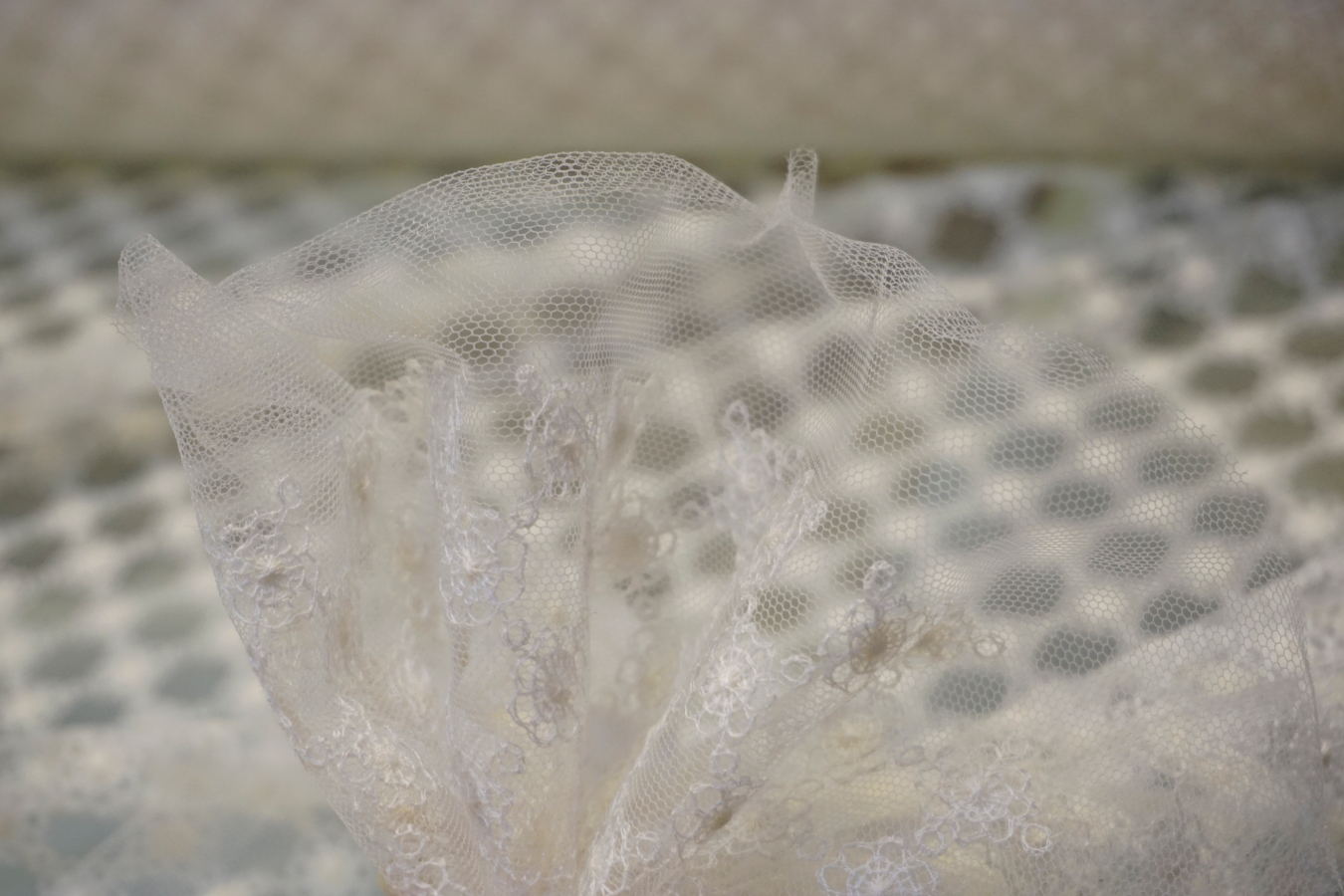 Bestickter Tüll - creme