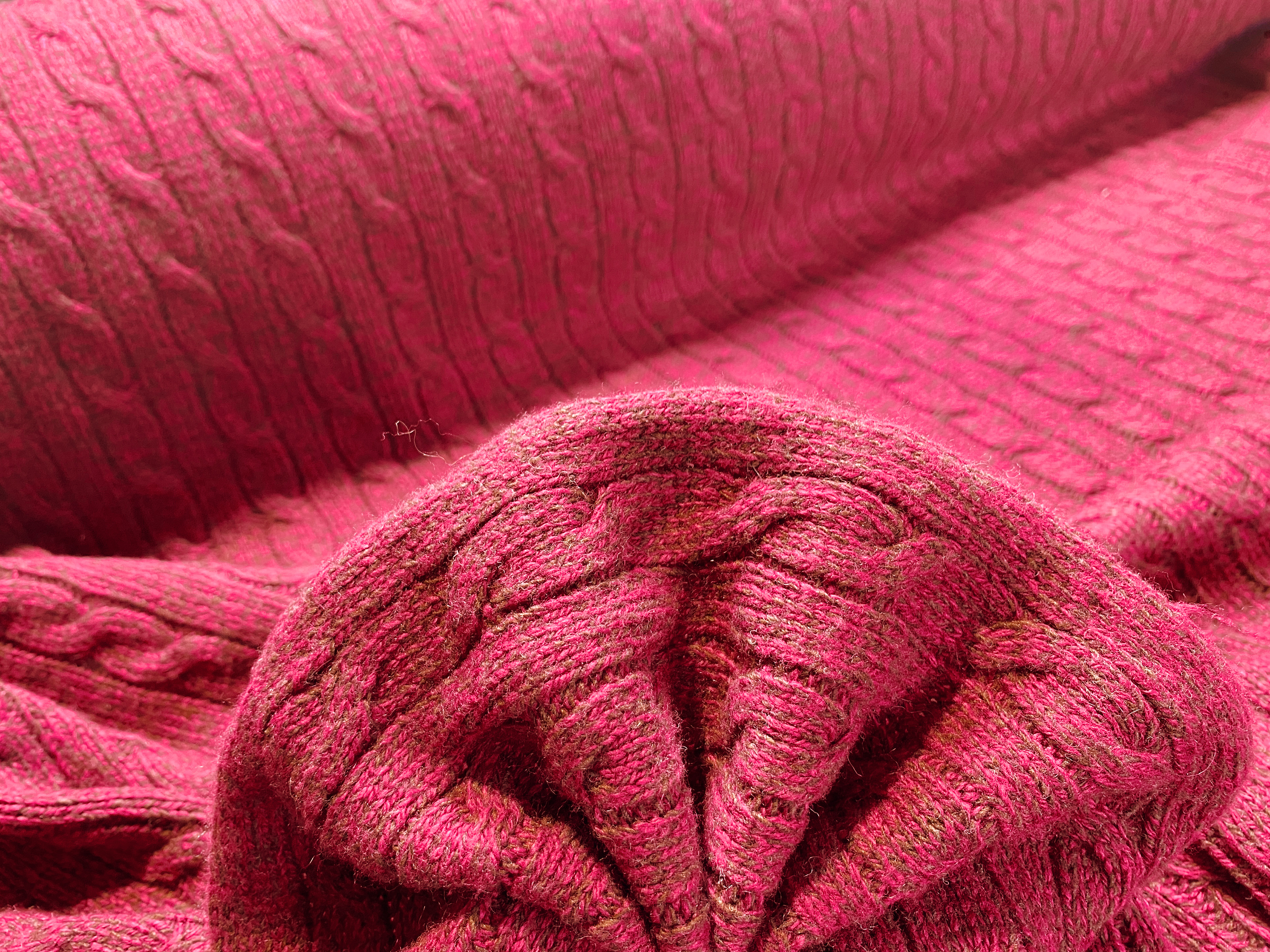 Zopfmusterstrick rot meliert