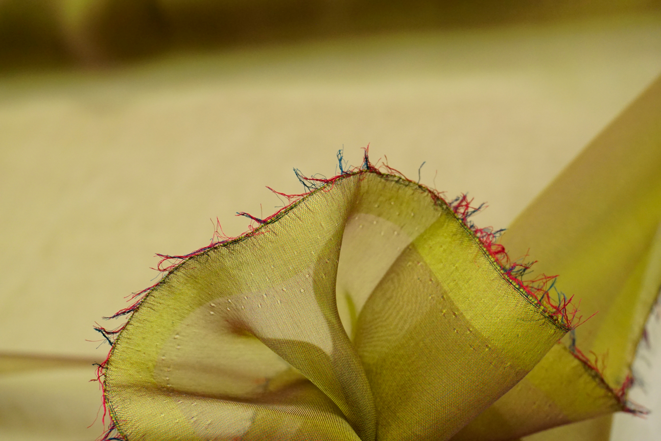 Changierender Chiffon  grün-rot