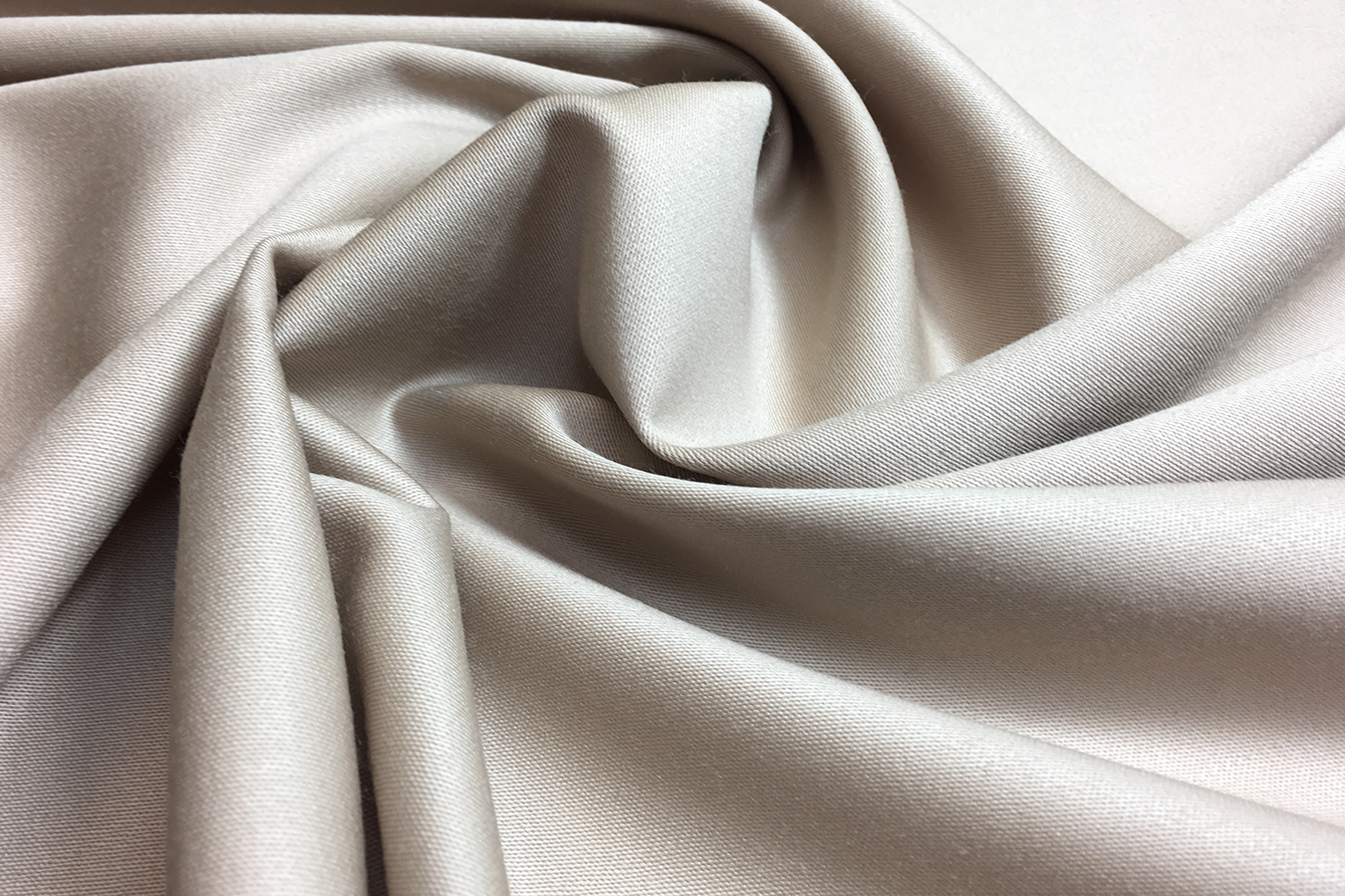 Elastischer Wollsatin - sandbeige
