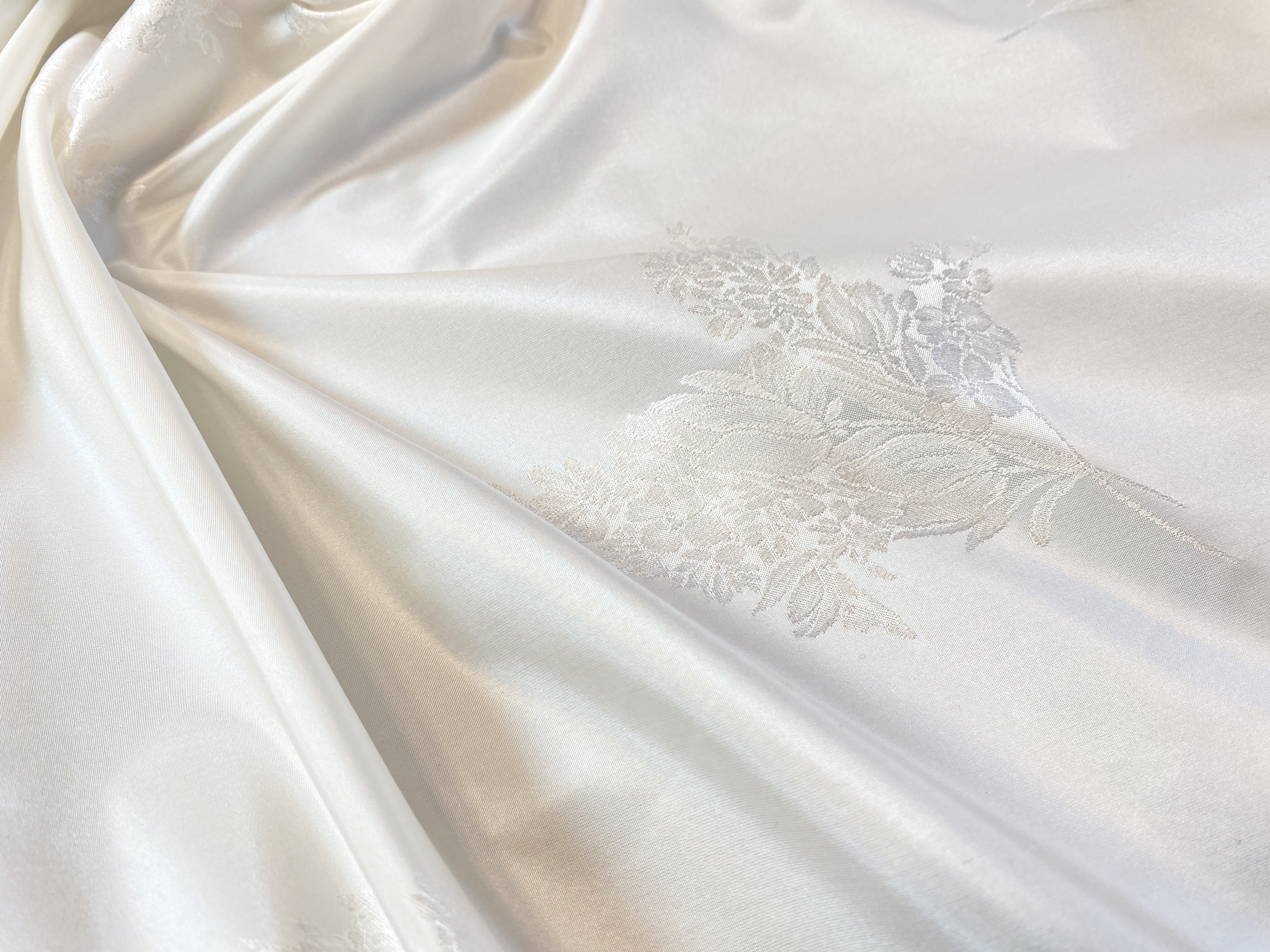 Seidenjacquard Blumenstrauß ecru