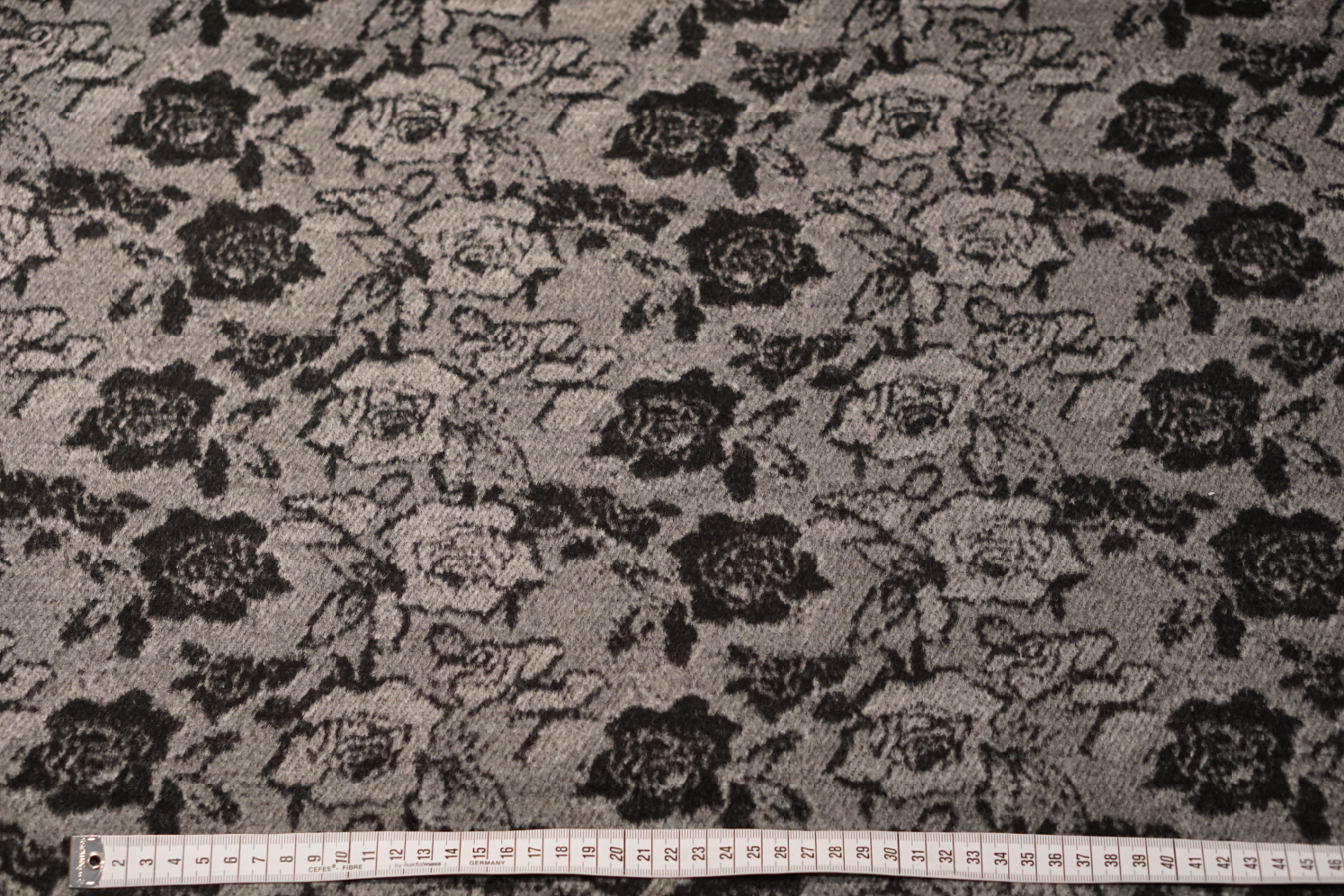 Schurwolle - jacquardgewebt