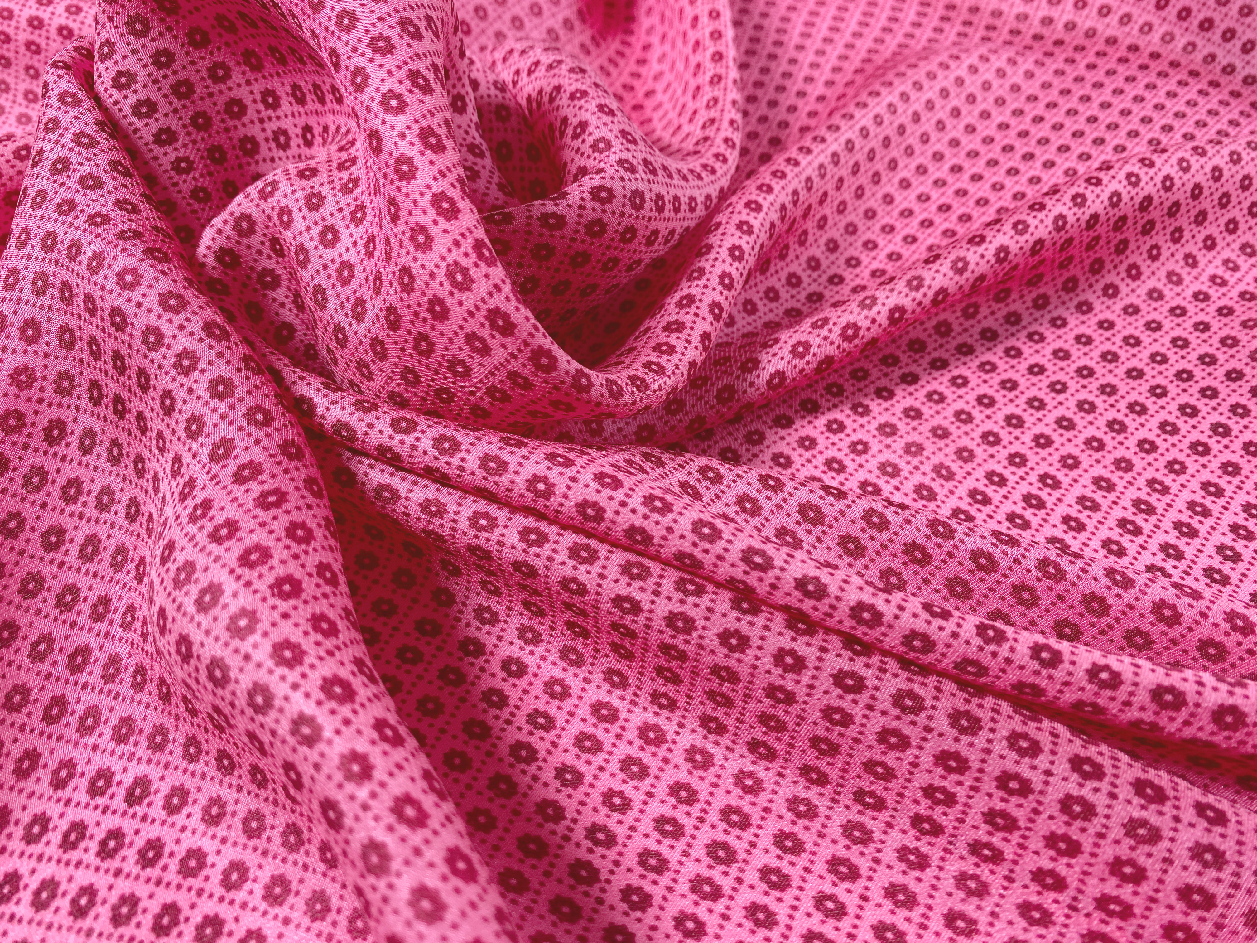 feiner Satin rosa-rot