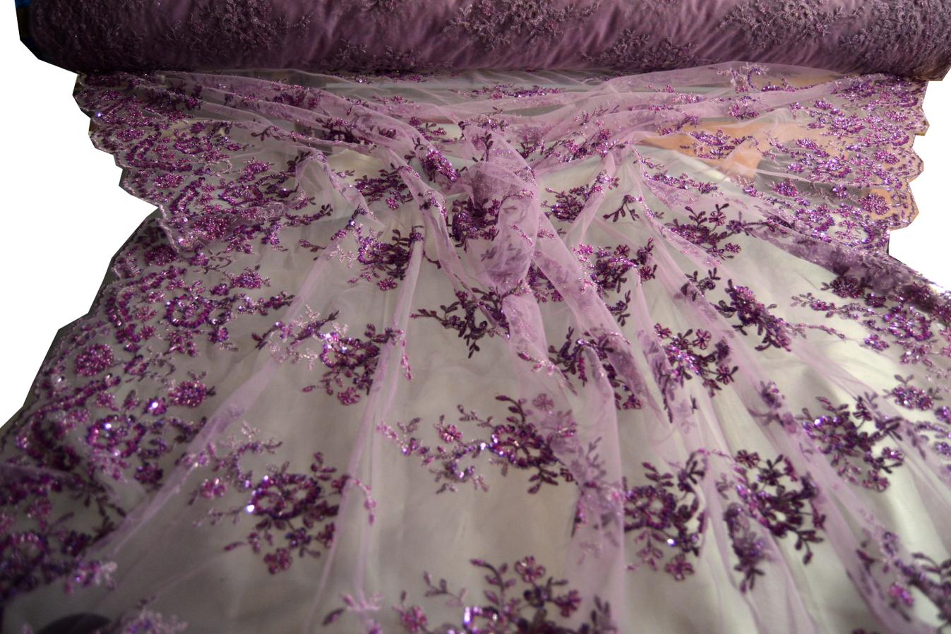 Bestickter Tüll mit Perlen und Pailletten