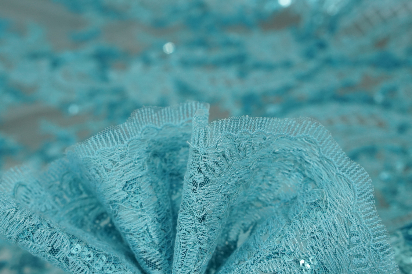 Gimpenspitze mit Pailletten - türkis