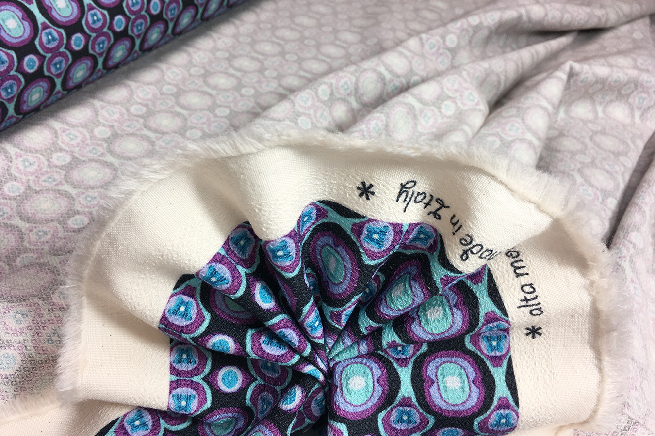 Schurwollstretch - geometrisches Muster