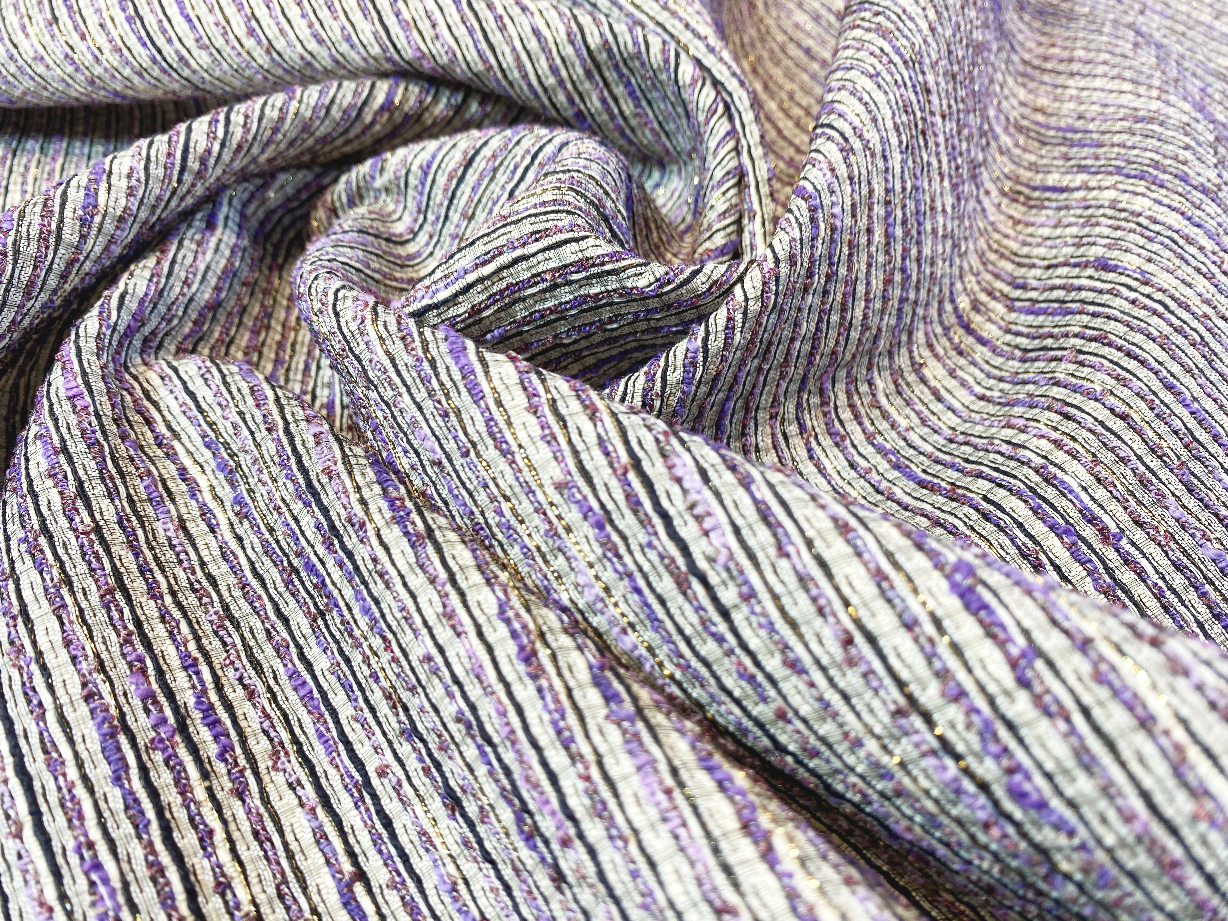 Kostümware grau-violett mit Goldfaden