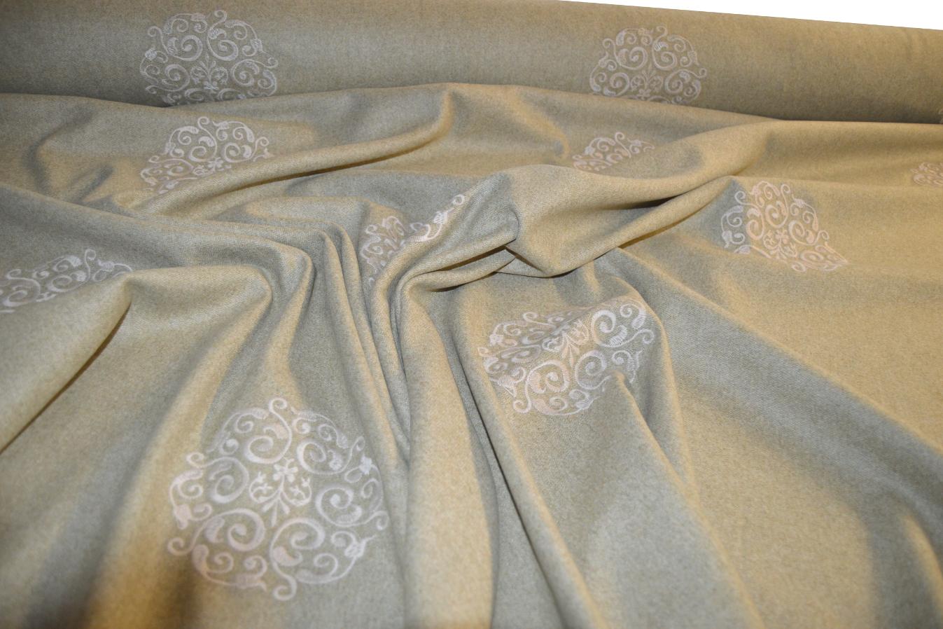 Bestickte Schurwolle