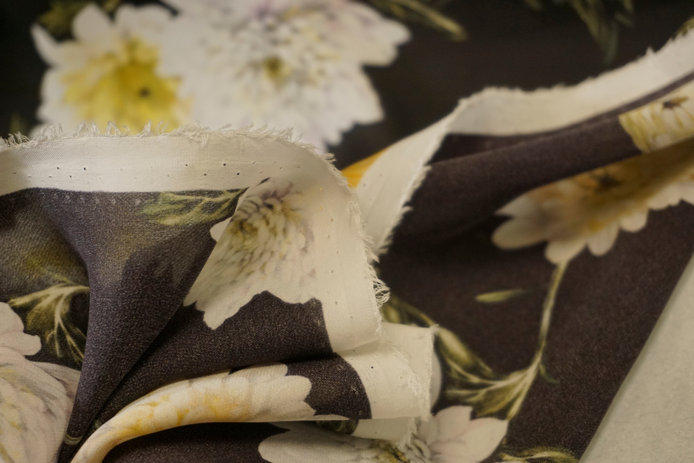 feiner Seidencrêpe - Dahlien