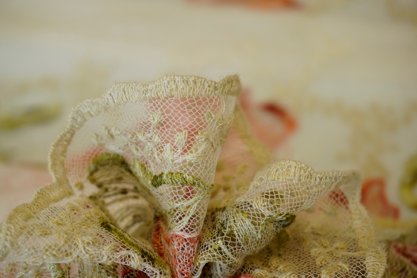 Französische Spitze - zarte Rosen