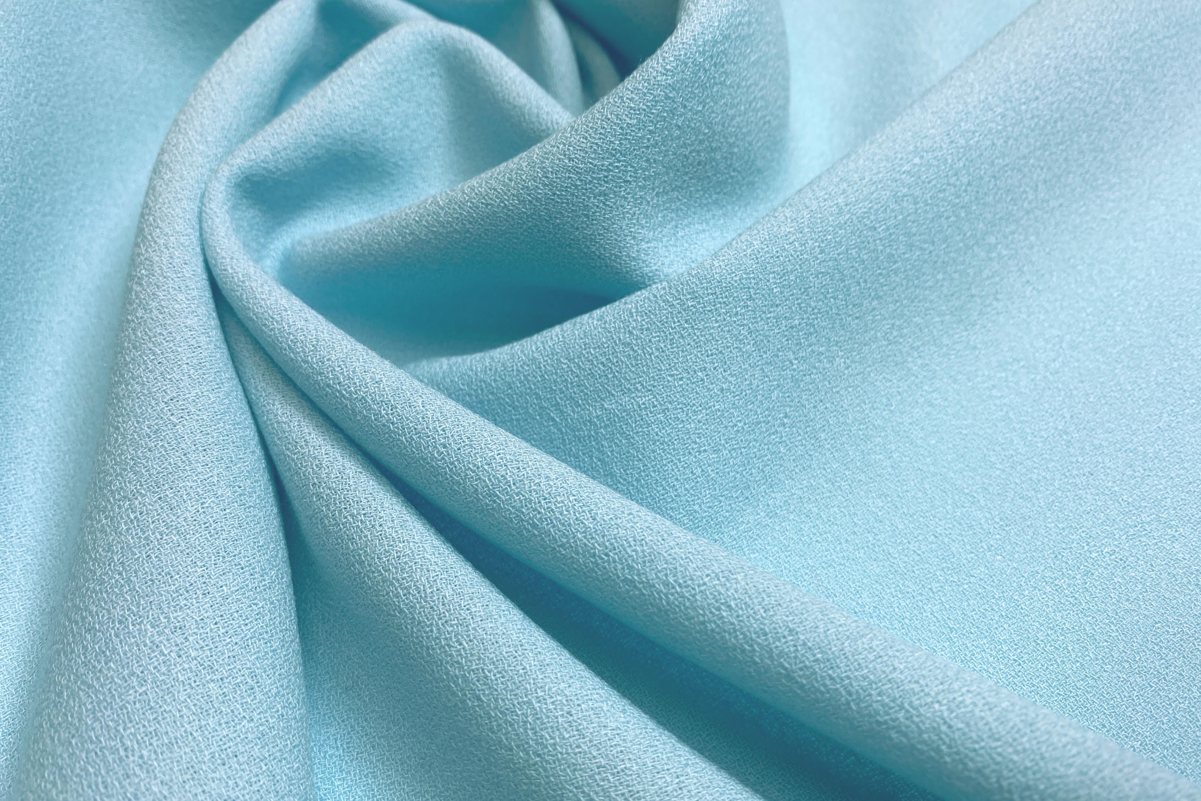 Schurwollcrêpe hellblau