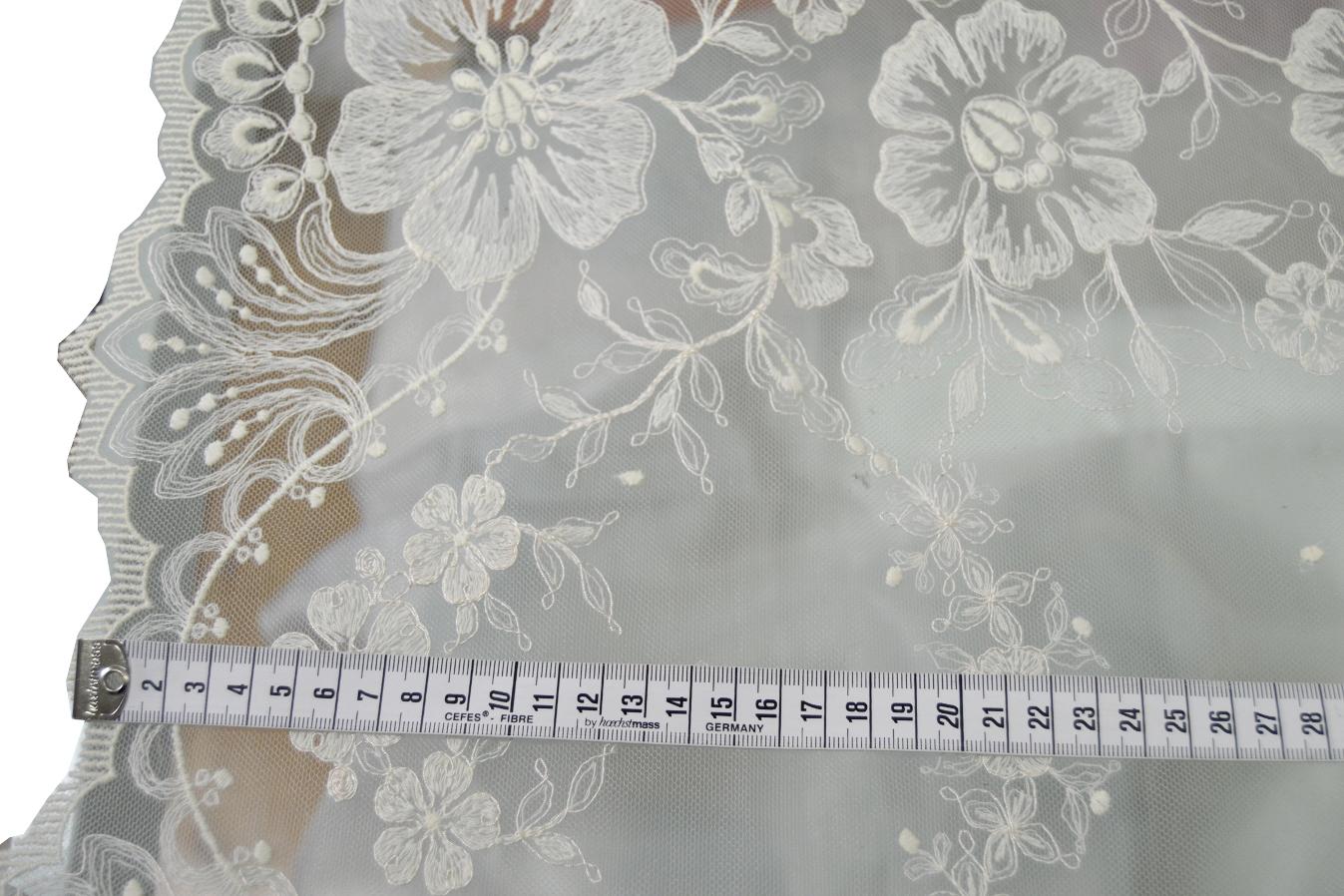Französische Spitze - Blüten, elfenbein