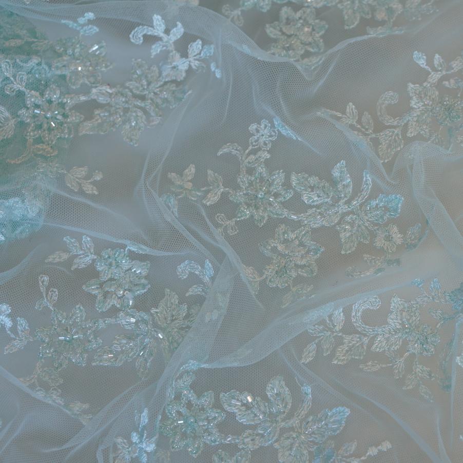 Bestickte Spitze - eisblau
