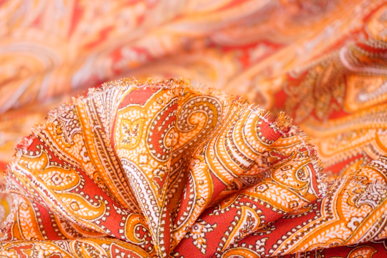 Seidencrêpe - Paisley, feuerrot