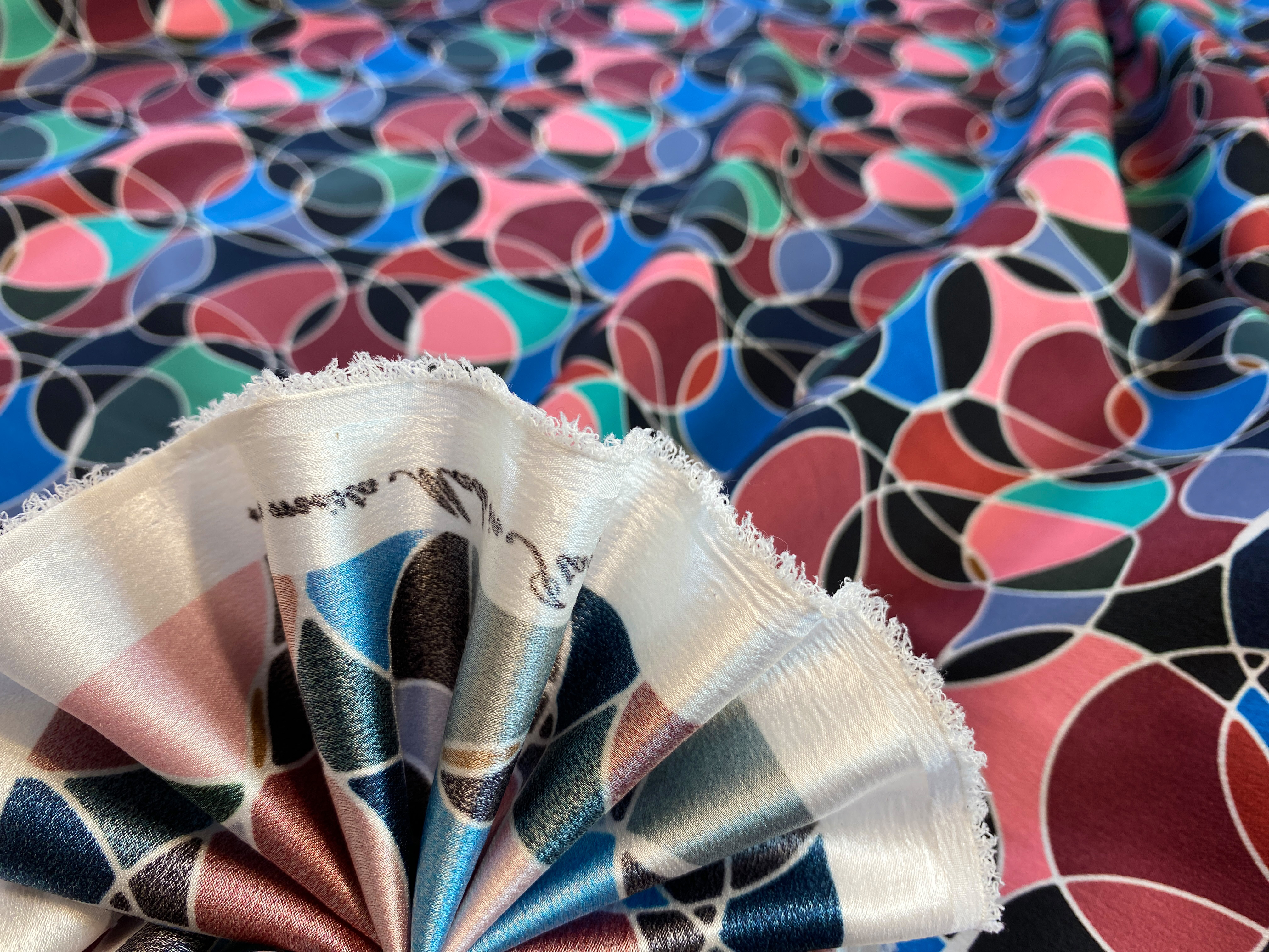 Crepe mit Kreismuster