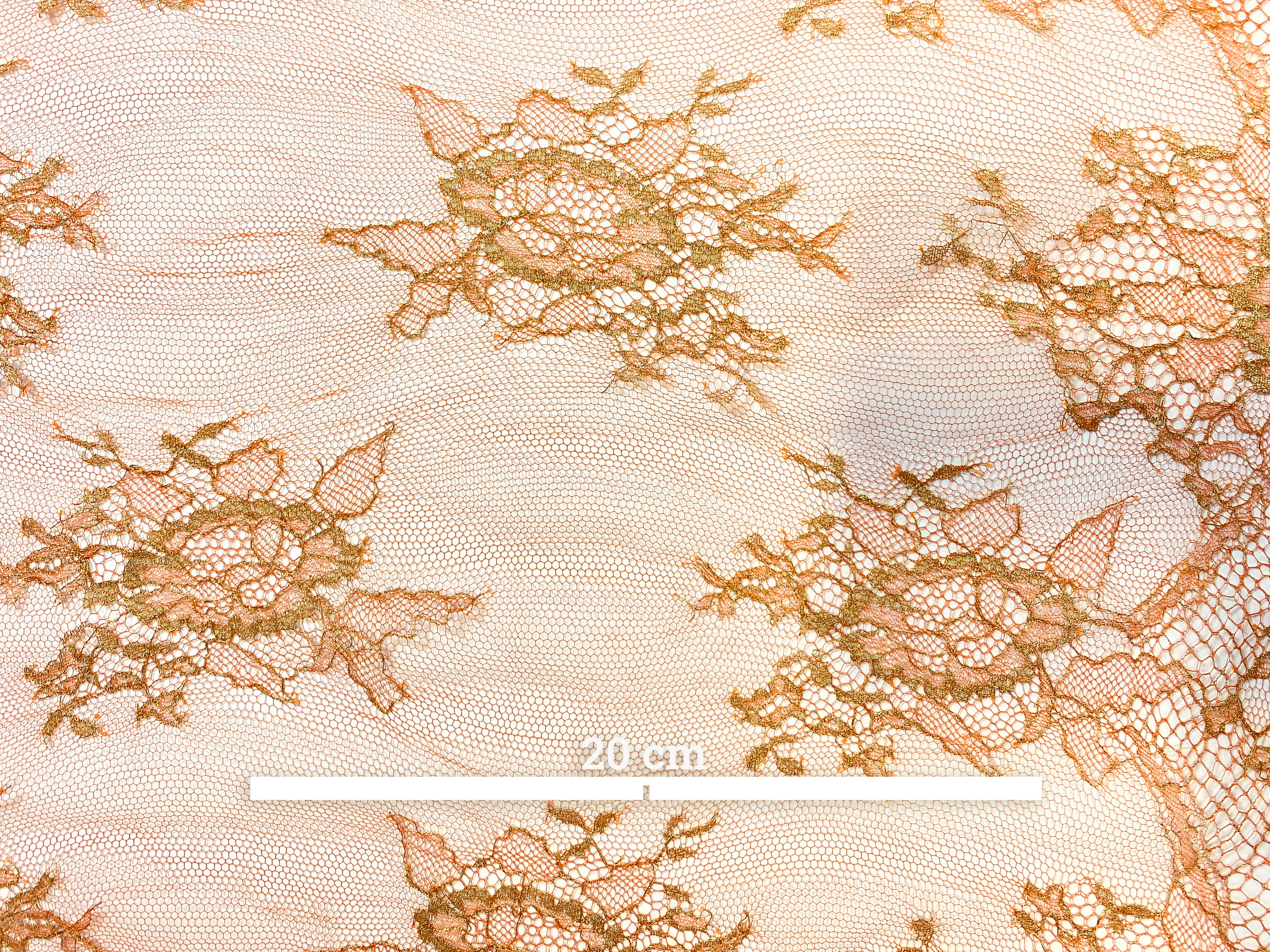 Tüllspitze mit Goldfaden