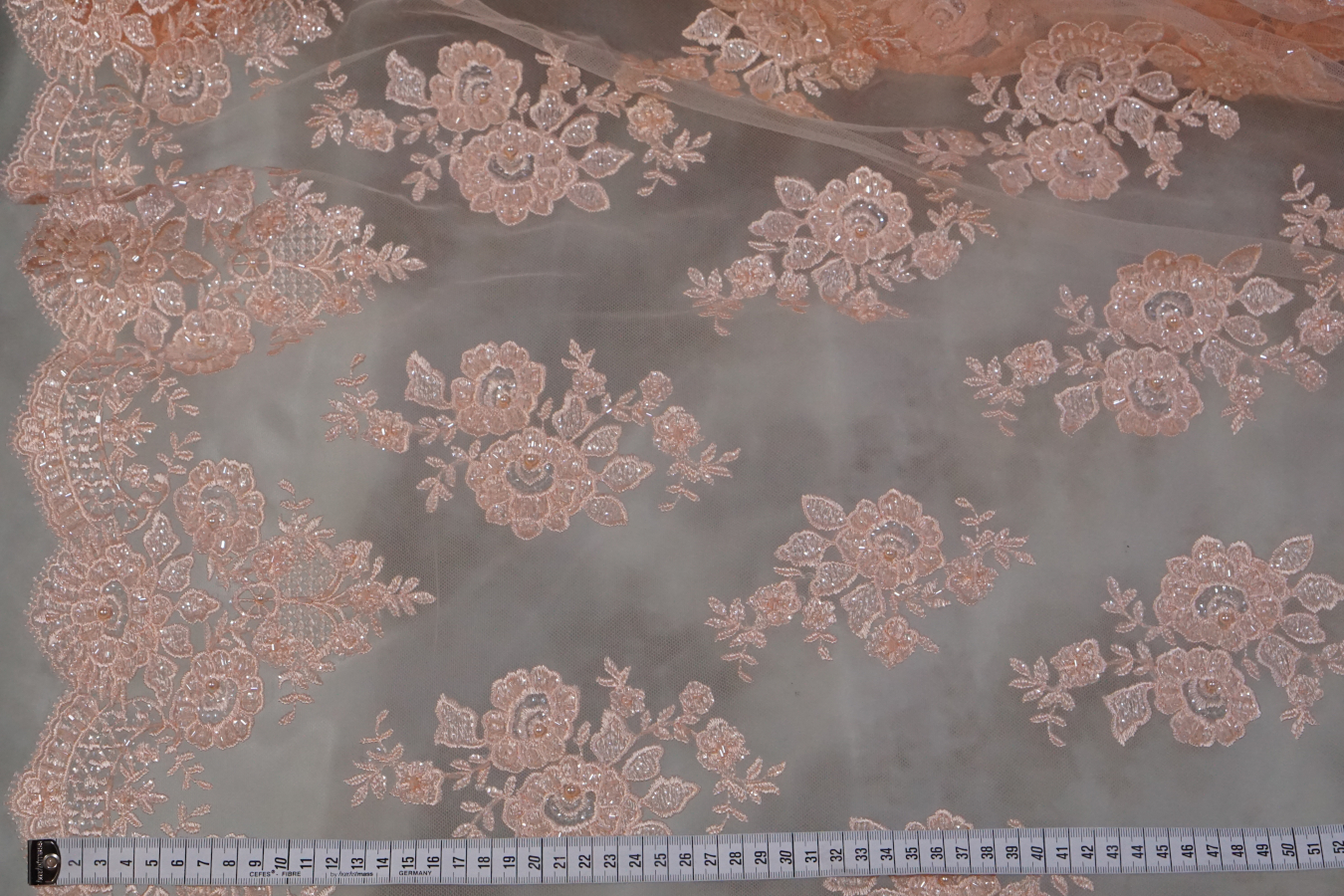 Bestickte Spitze - lachs