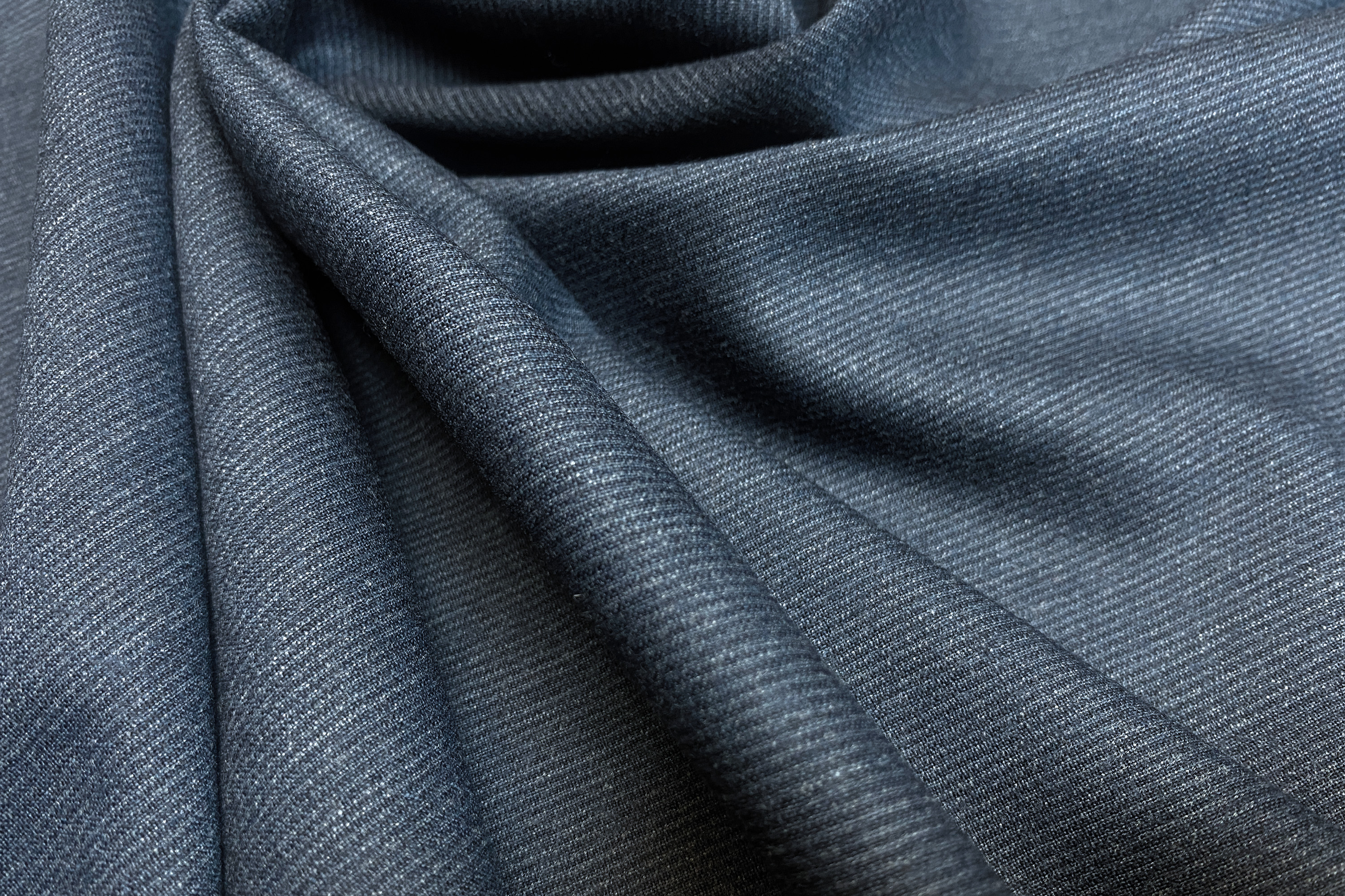 Schurwolle mit Seide blau