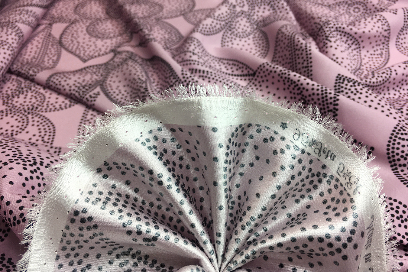 Seidenstretch - Punktmuster