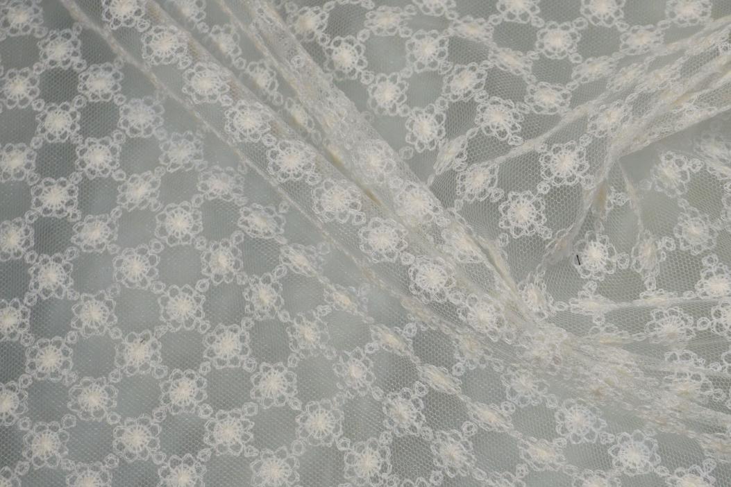 Bestickter Tüll - creme