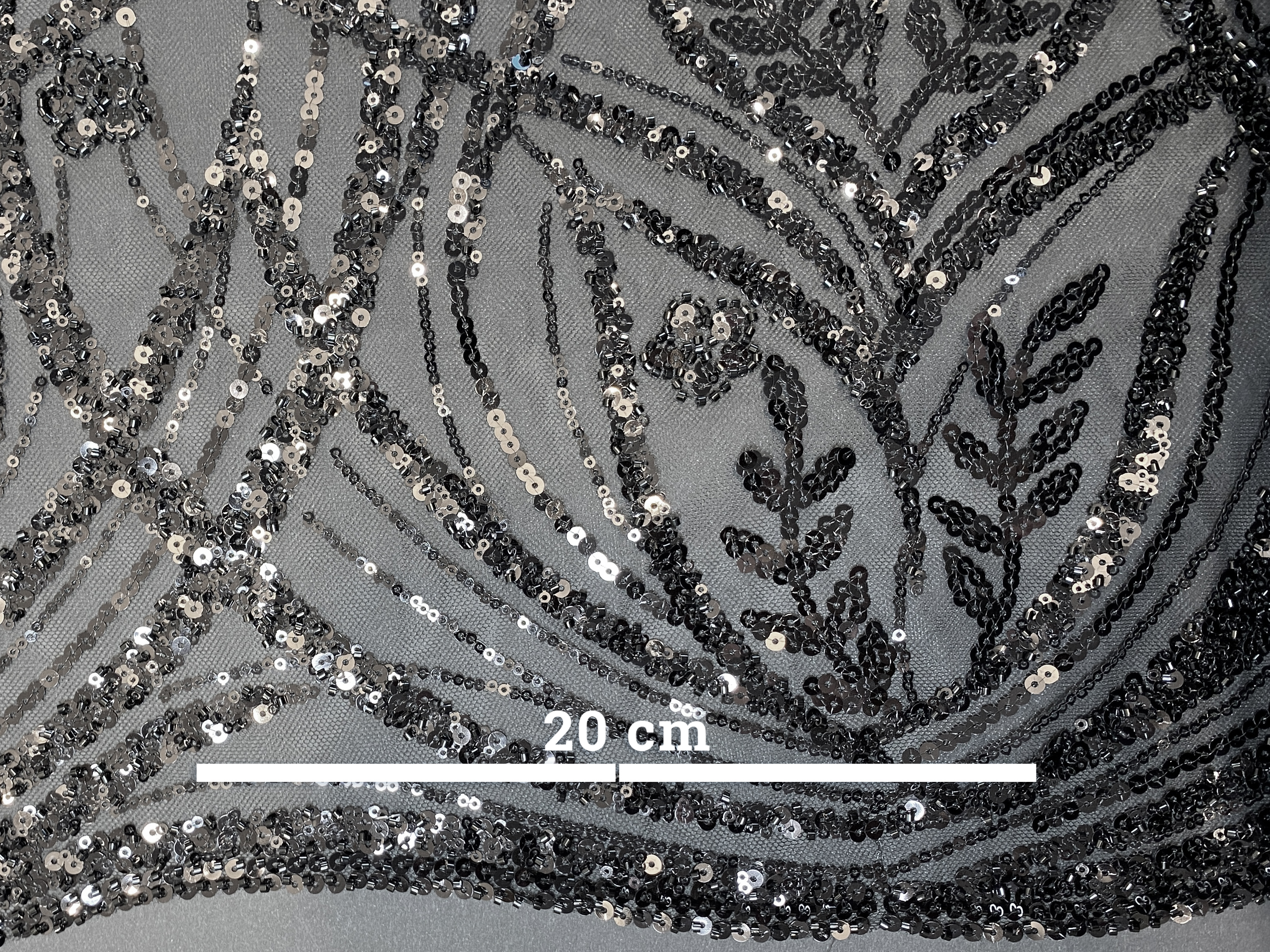 Pailettenstickerei auf Tüll - schwarz
