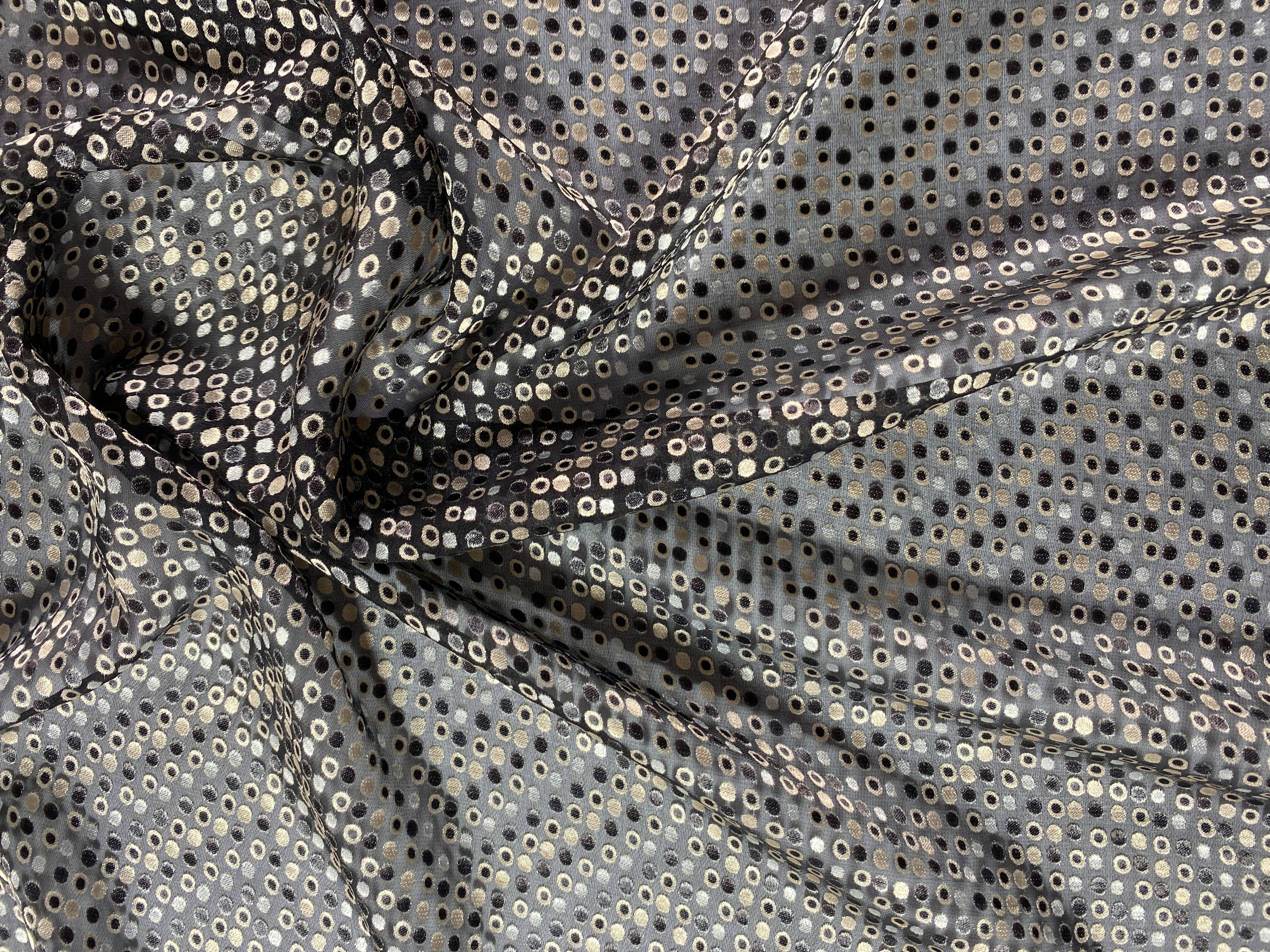 Seidenmischung mit Punktemuster